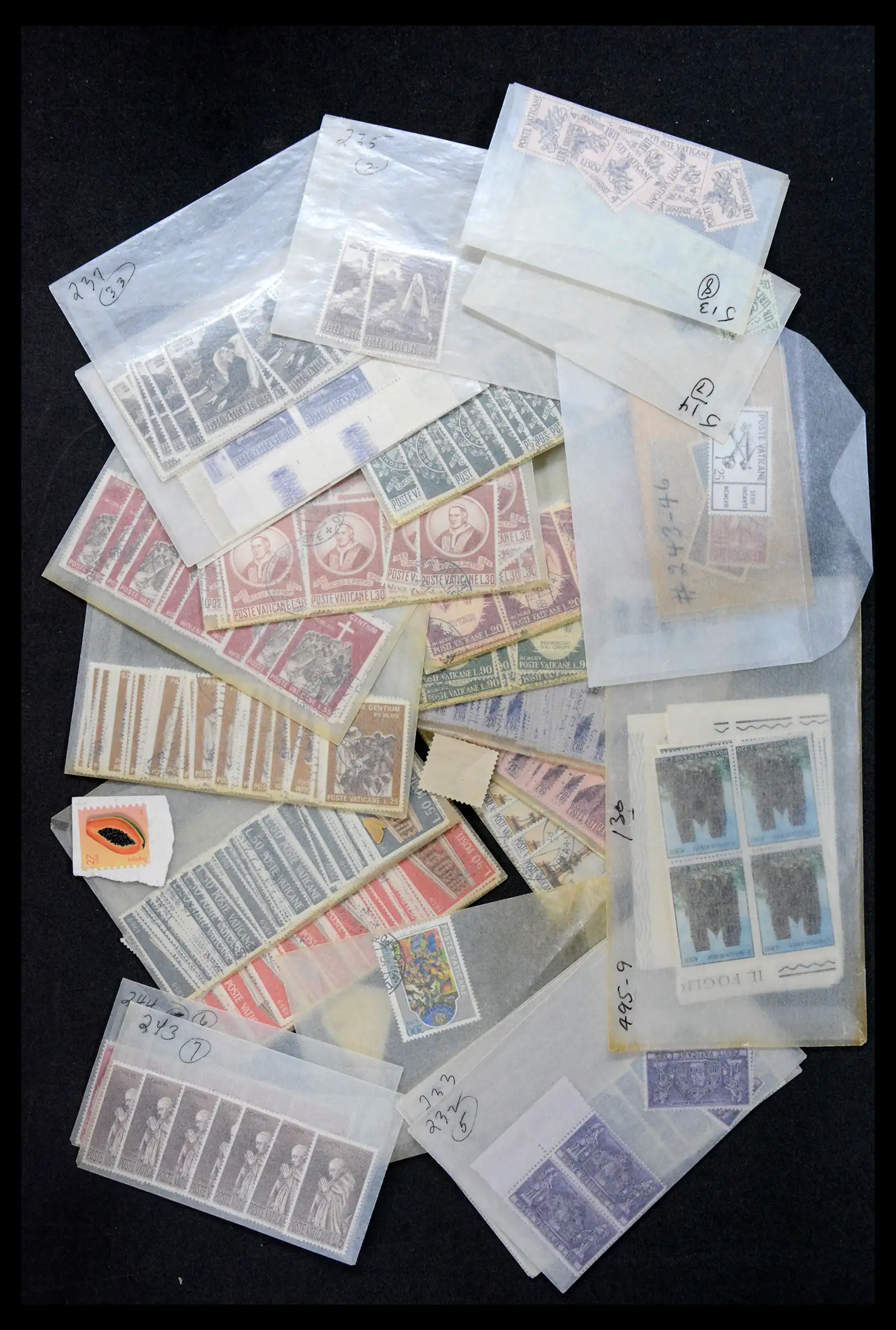 39182 0015 - Stamp collection 39182 Vaticaan 1929-2010.