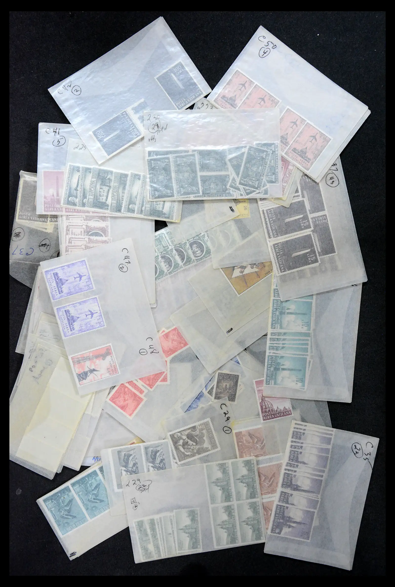 39182 0017 - Stamp collection 39182 Vaticaan 1929-2010.
