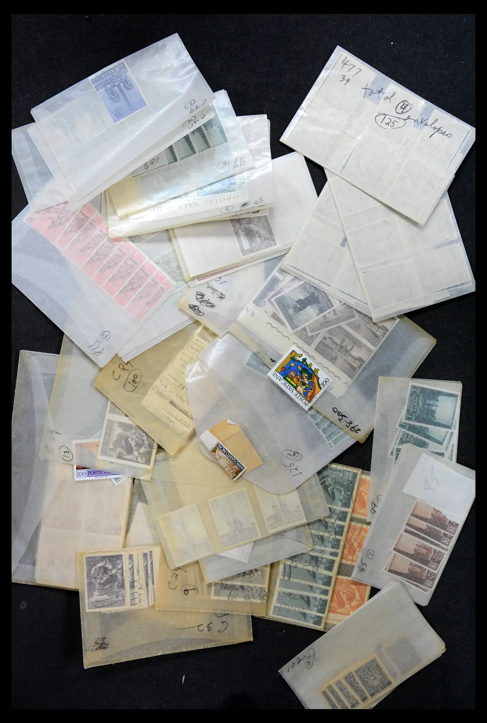 39182 0018 - Stamp collection 39182 Vaticaan 1929-2010.