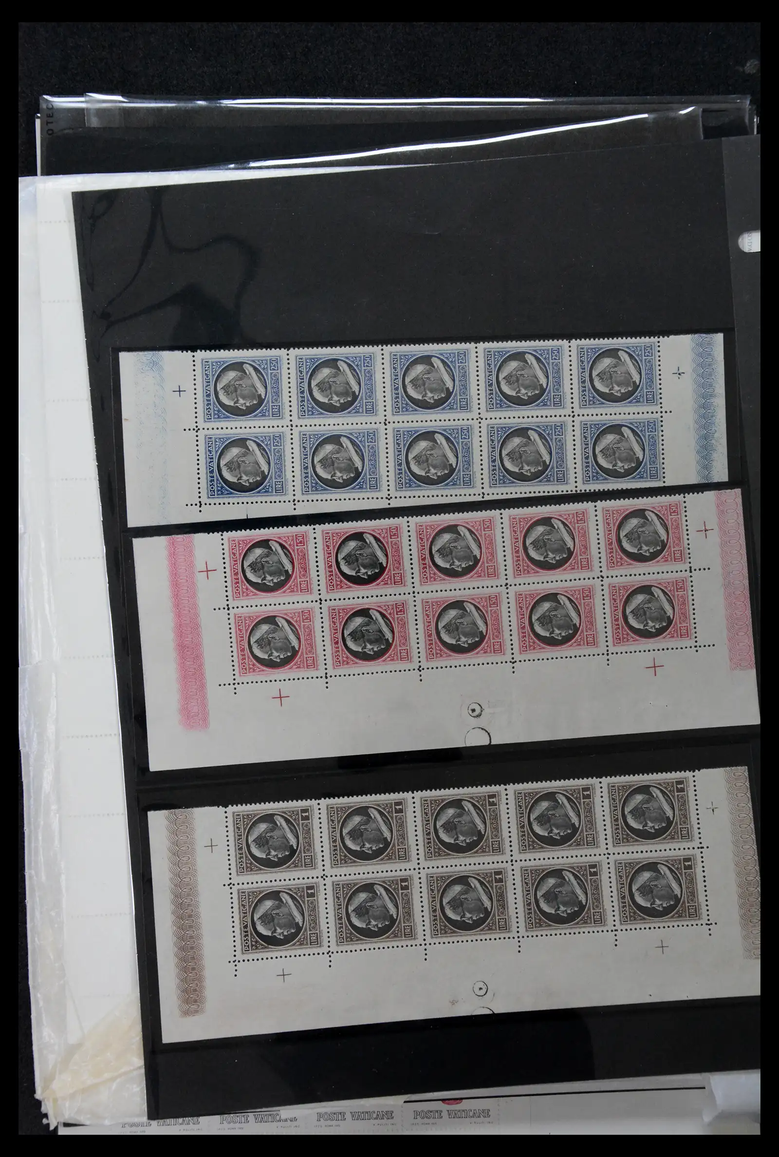 39182 0040 - Stamp collection 39182 Vaticaan 1929-2010.