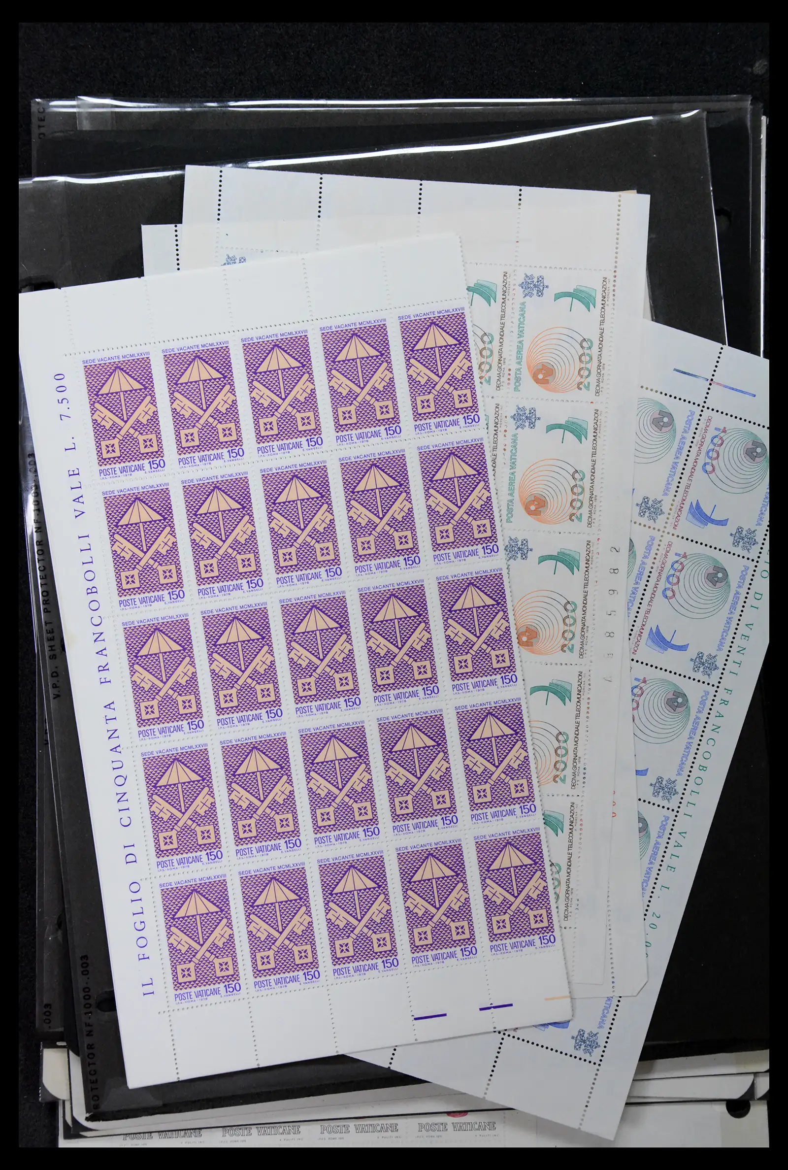 39182 0043 - Stamp collection 39182 Vaticaan 1929-2010.