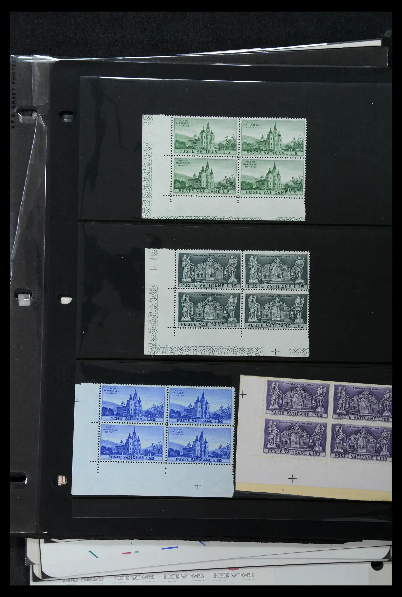 39182 0046 - Stamp collection 39182 Vaticaan 1929-2010.