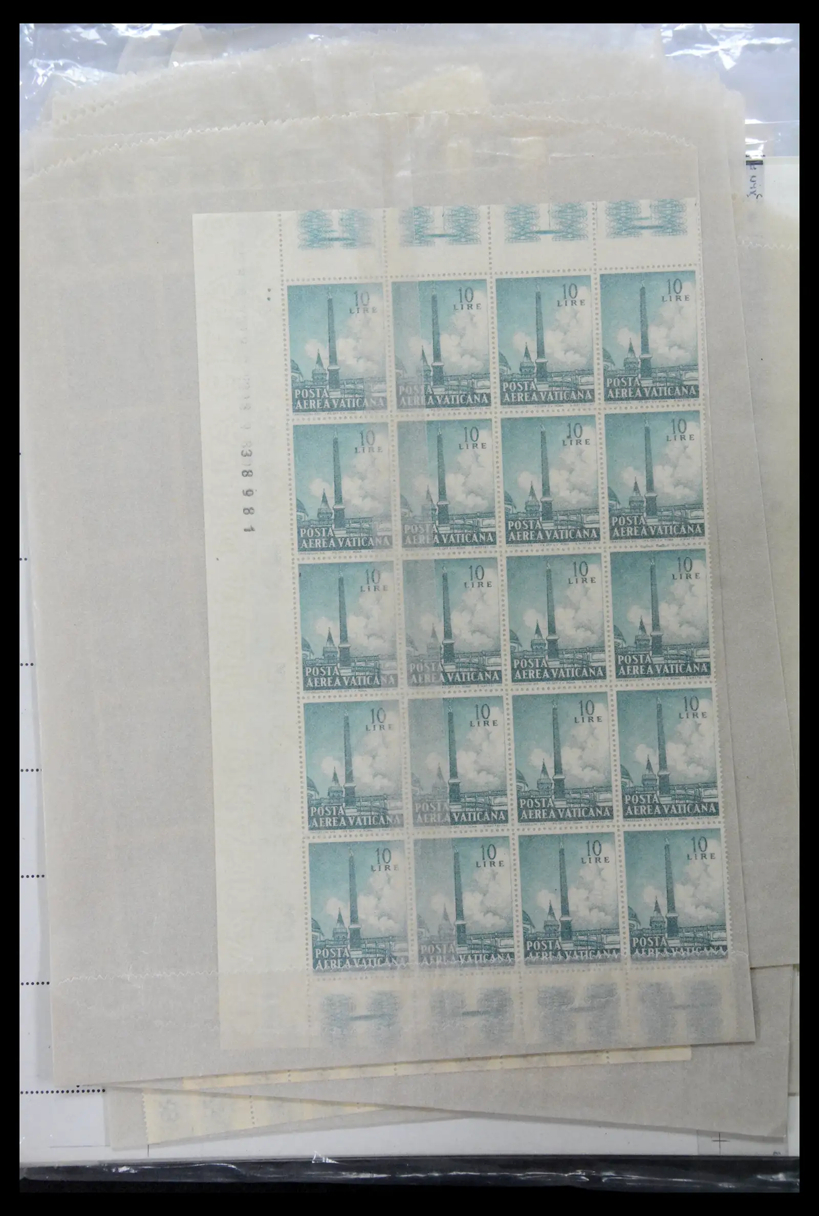 39182 0089 - Stamp collection 39182 Vaticaan 1929-2010.