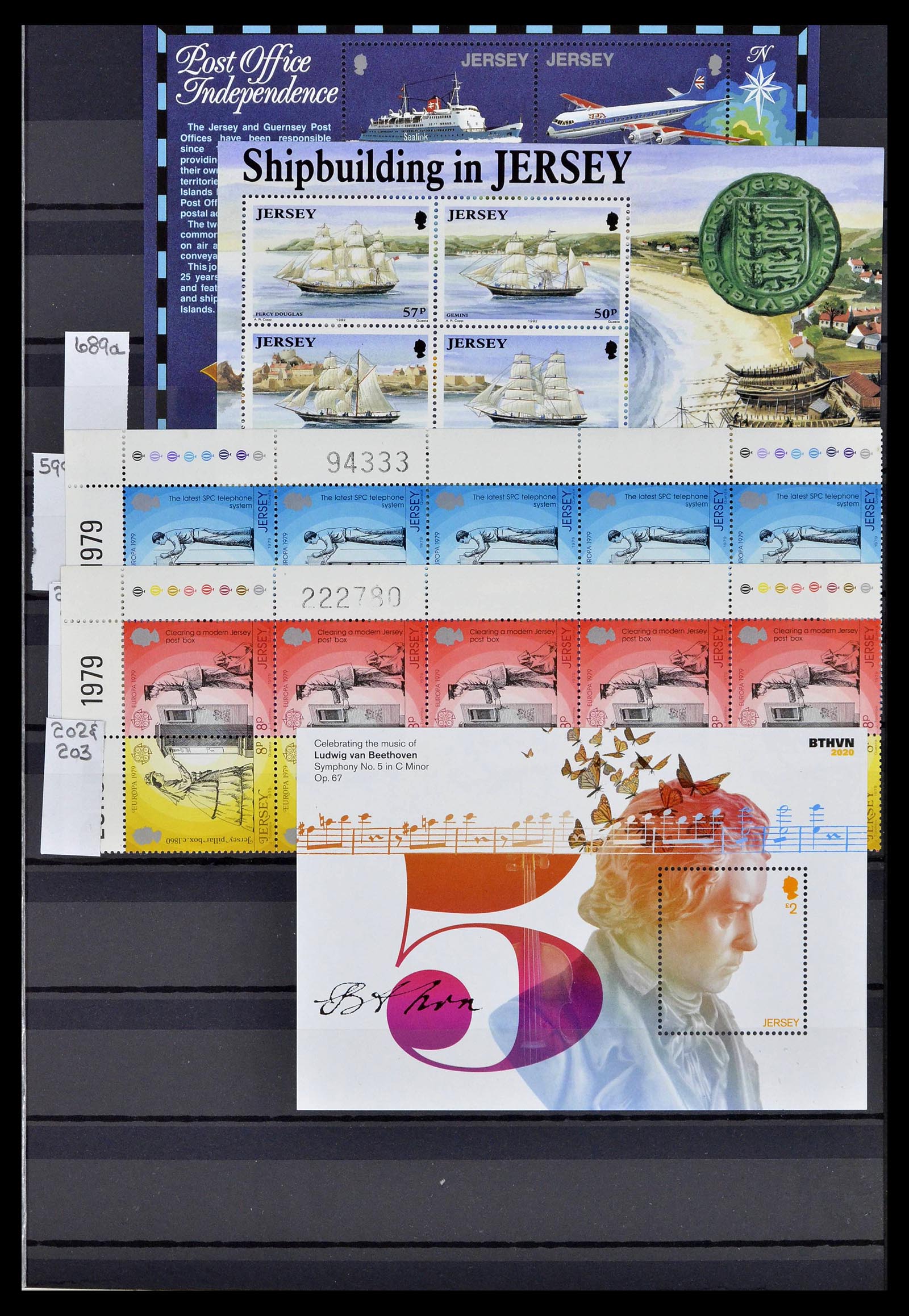39197 0055 - Postzegelverzameling 39197 Kanaaleilanden 1941-2015.