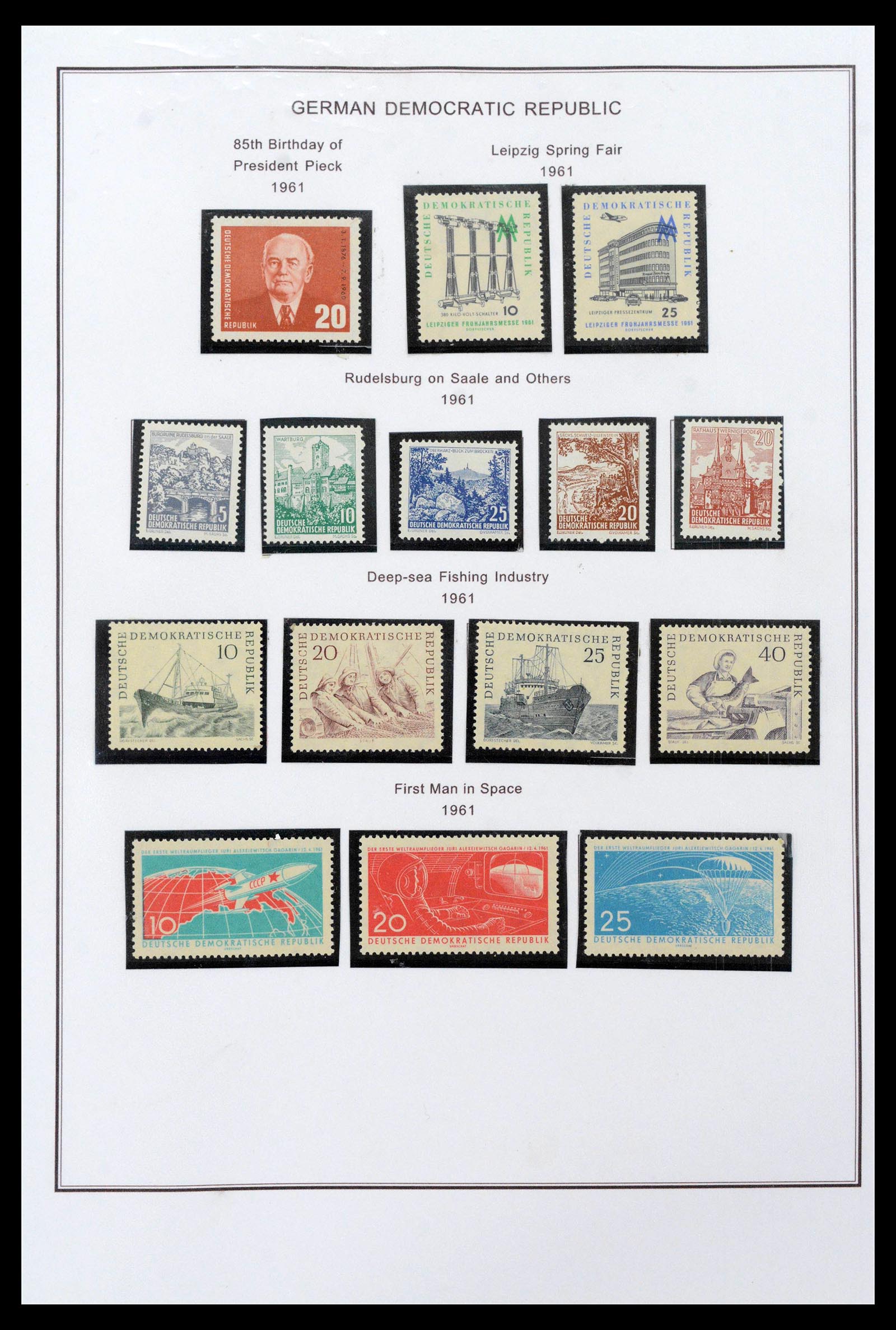 39351 0049 - Postzegelverzameling 39351 DDR 1949-1990.
