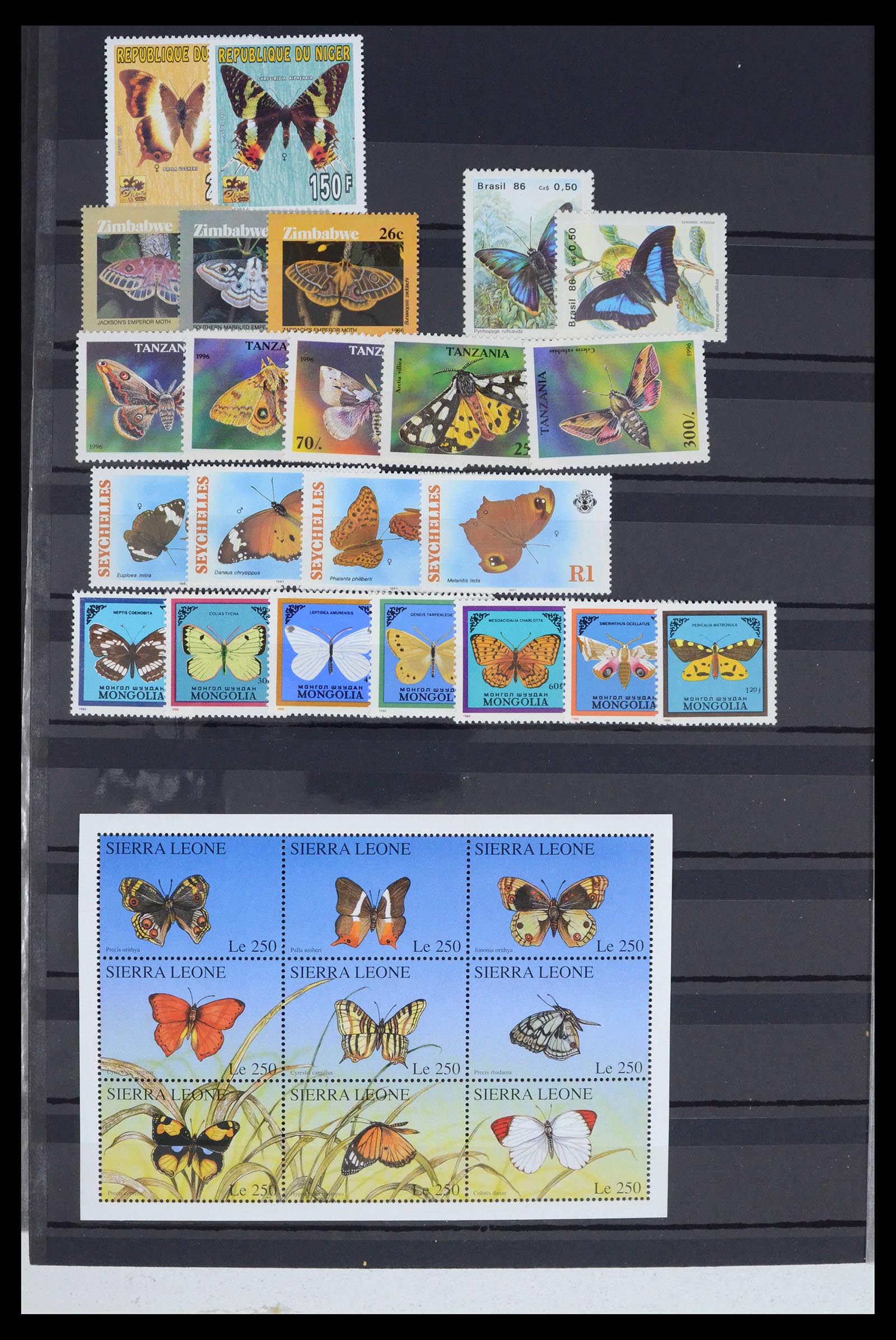 39446 0020 - Postzegelverzameling 39446 Motief vlinders 1960-2000.