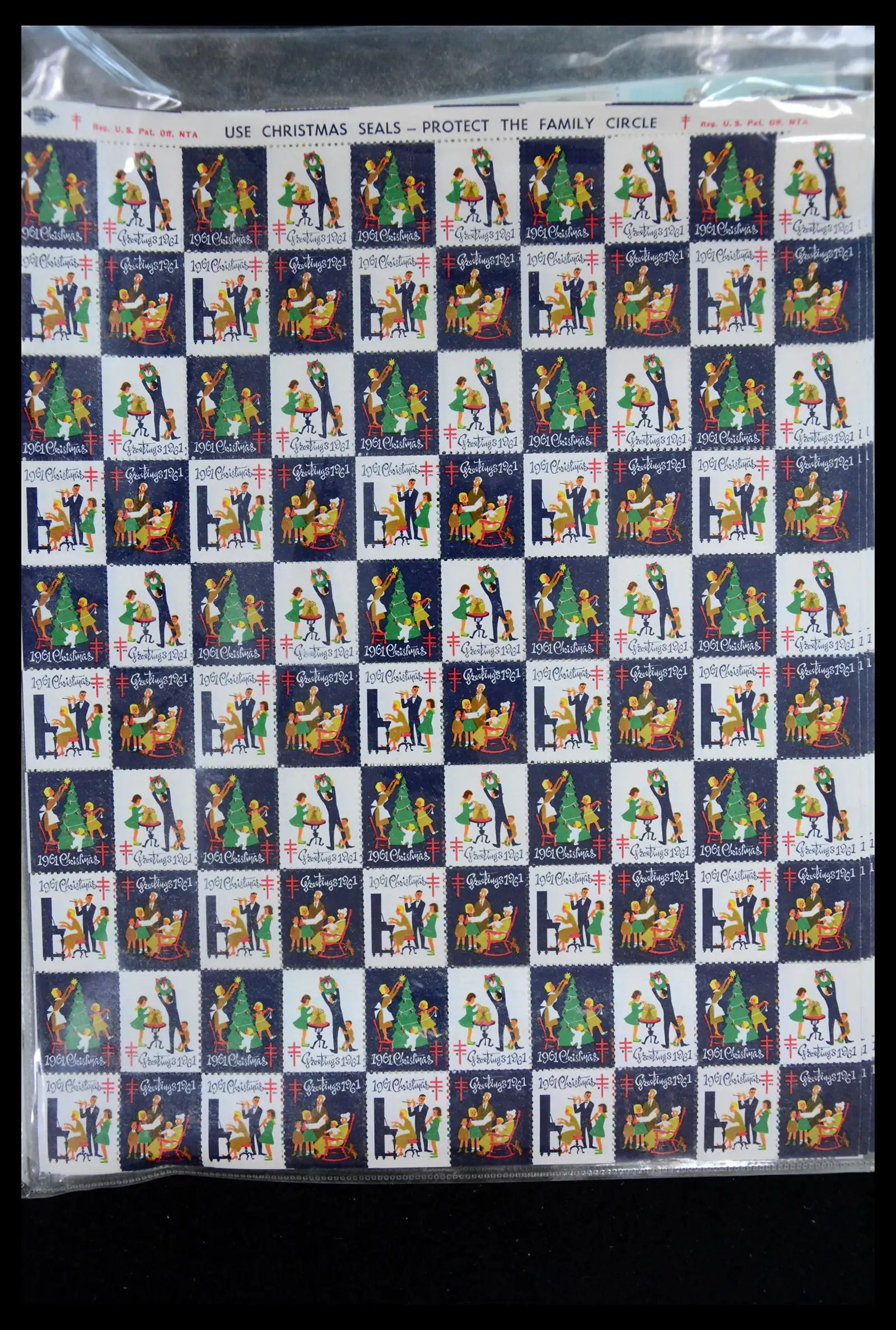 39784 0058 - Stamp collection 39784 USA Christmas seals 1909-1990.