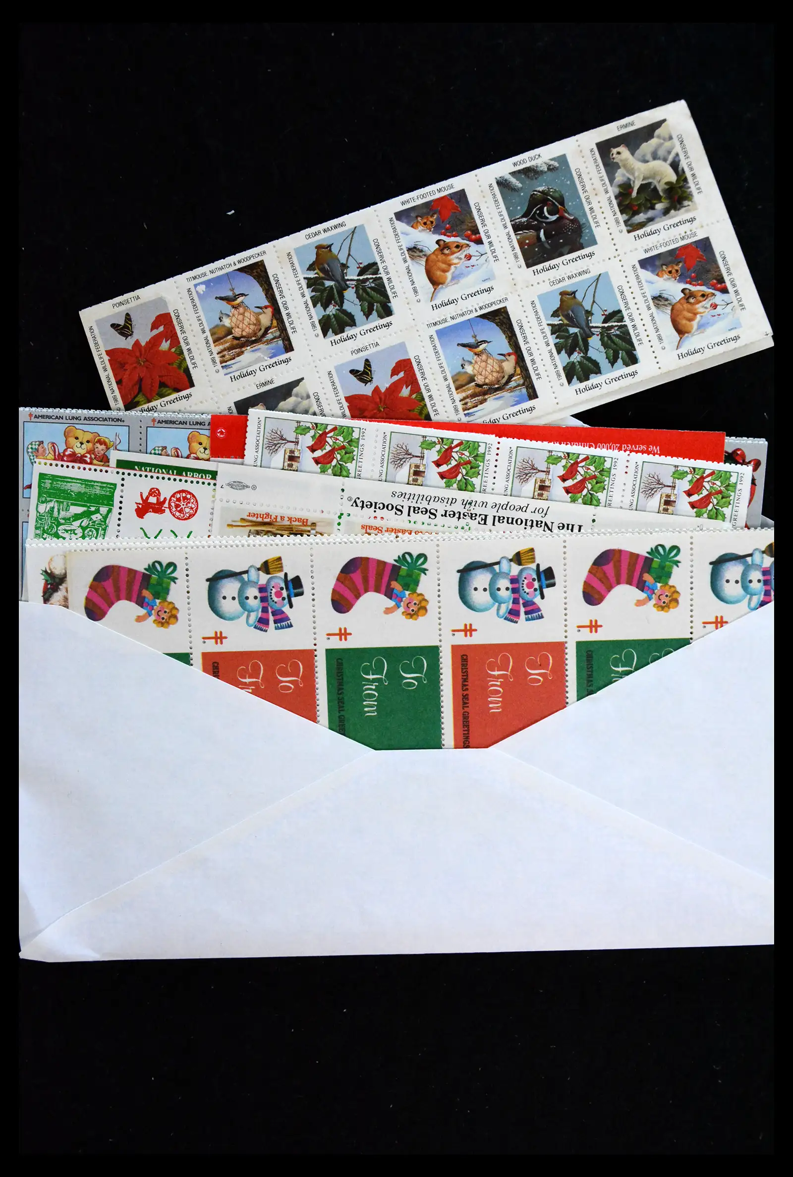 39784 0066 - Stamp collection 39784 USA Christmas seals 1909-1990.