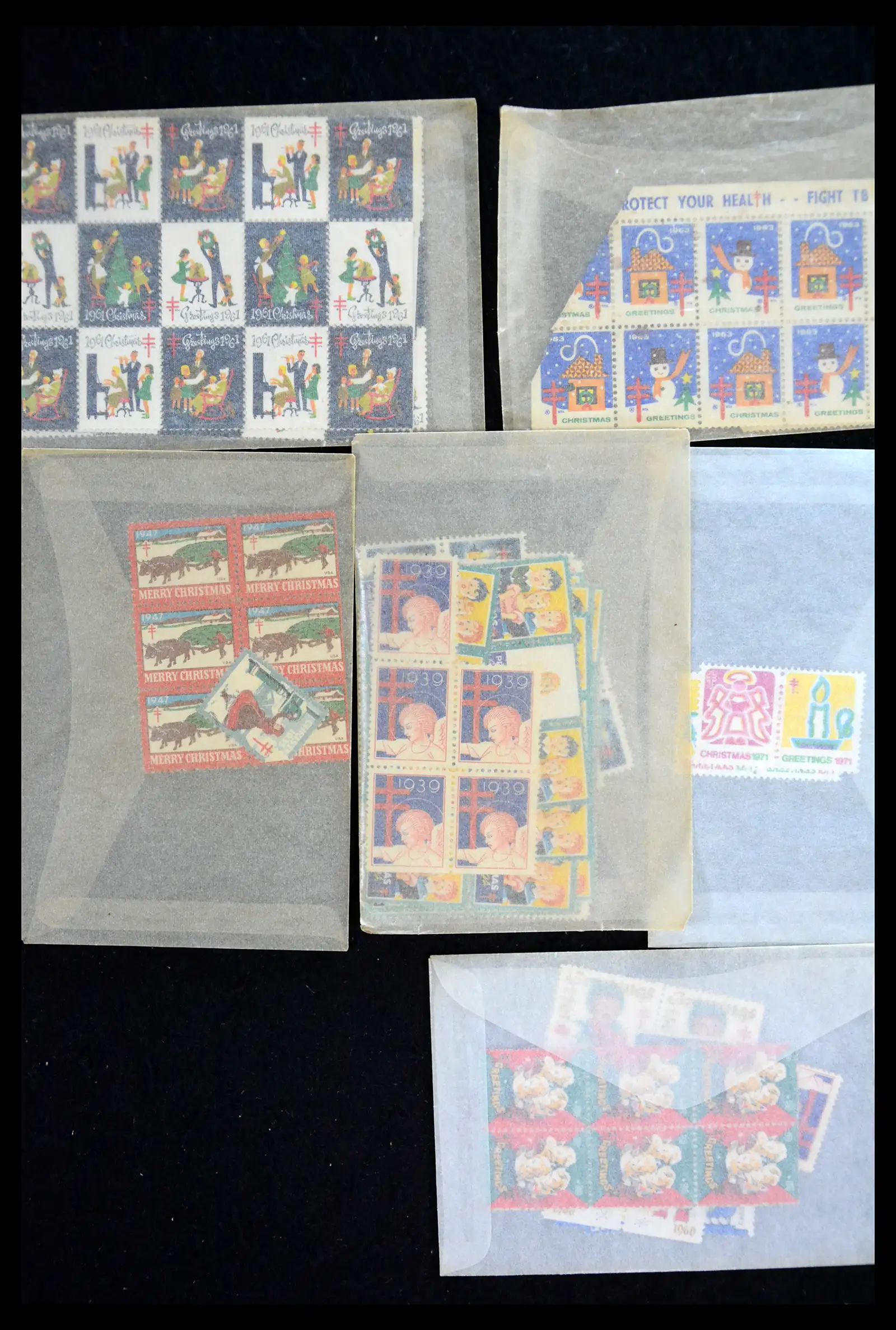 39784 0068 - Stamp collection 39784 USA Christmas seals 1909-1990.