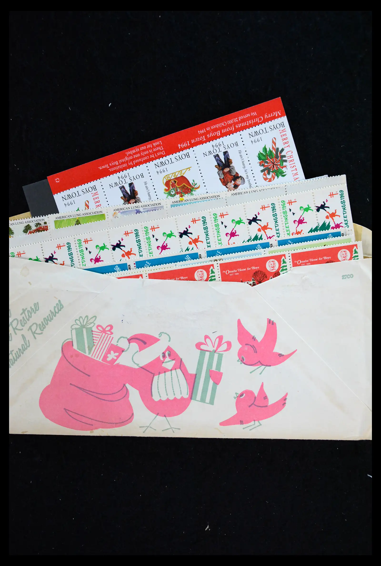 39784 0069 - Stamp collection 39784 USA Christmas seals 1909-1990.