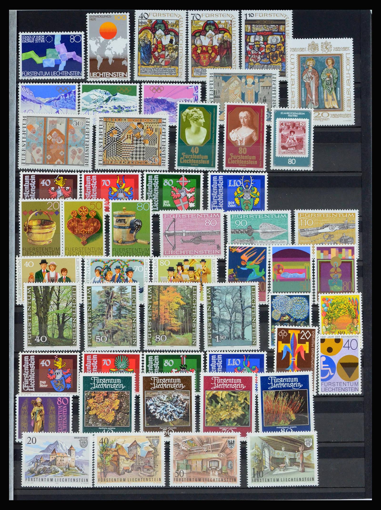 40053 0011 - Postzegelverzameling 40053 Liechtenstein 1912-2013.
