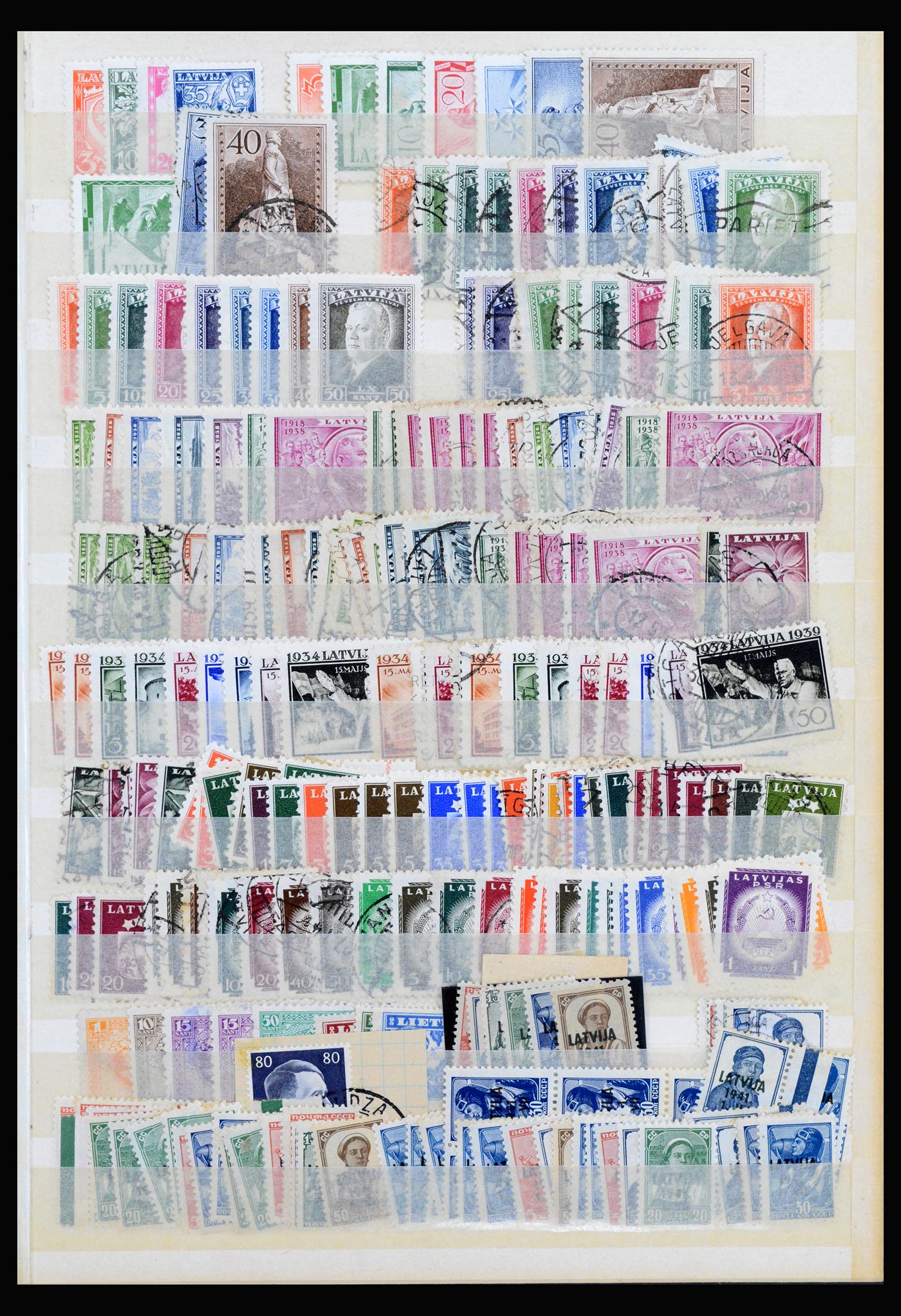 40222 0011 - Postzegelverzameling 40222 Baltische Staten 1918-1945.