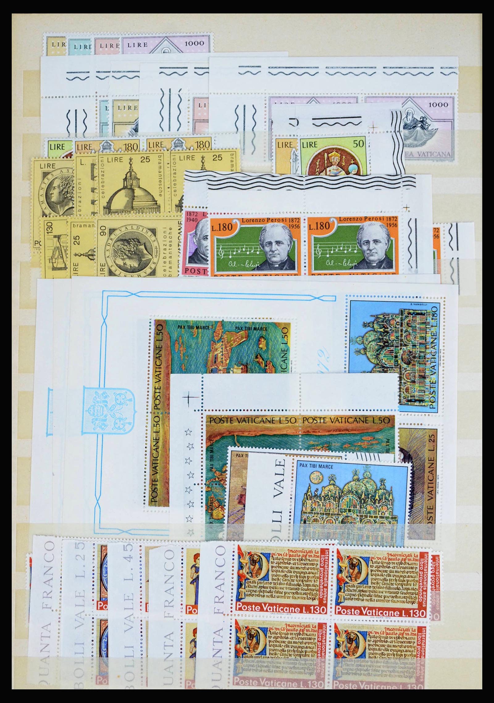40242 0010 - Postzegelverzameling 40242 Vaticaan/San Marino 1877-2000.
