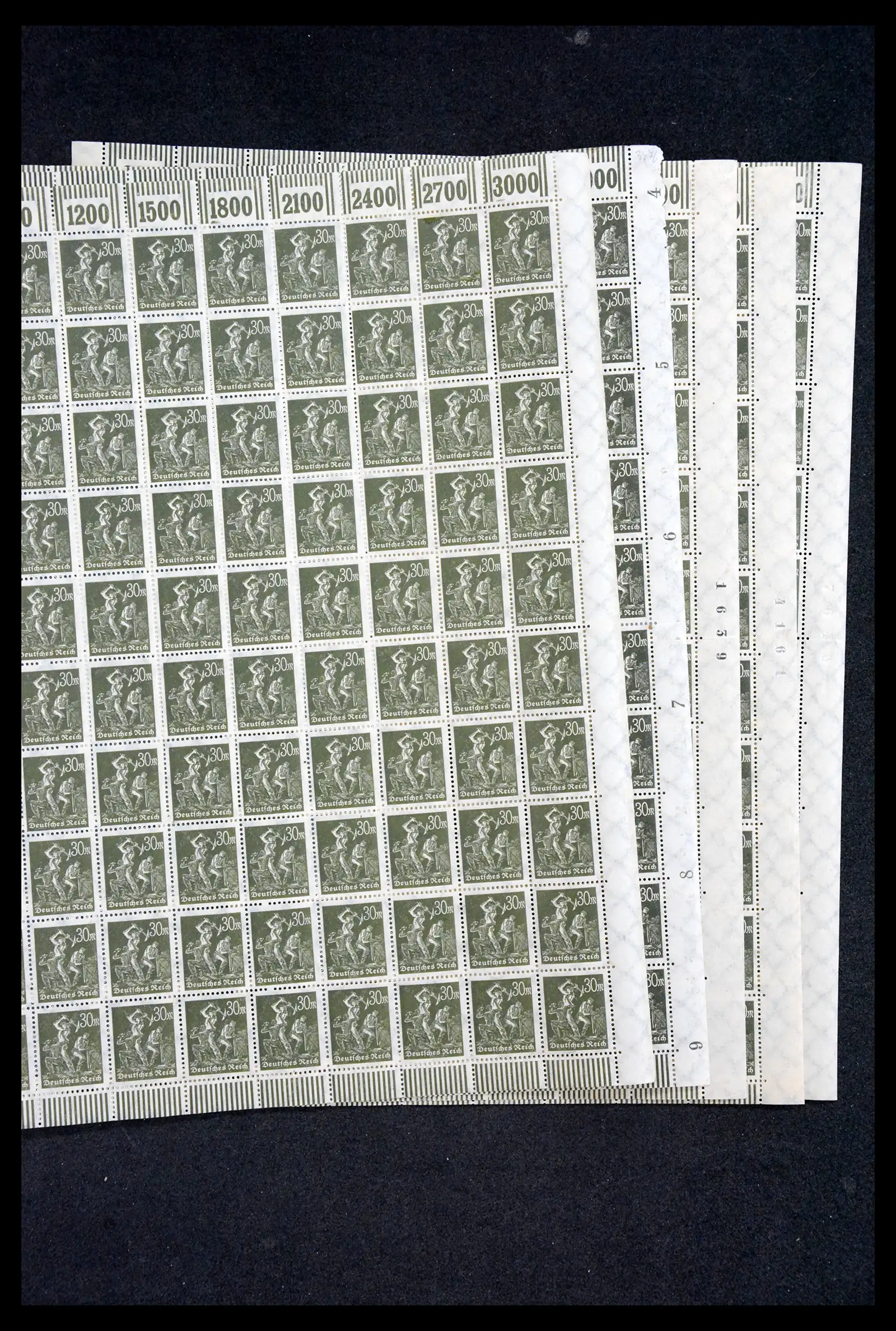 40560 0056 - Postzegelverzameling 40560 Duitse Rijk complete inflavellen.