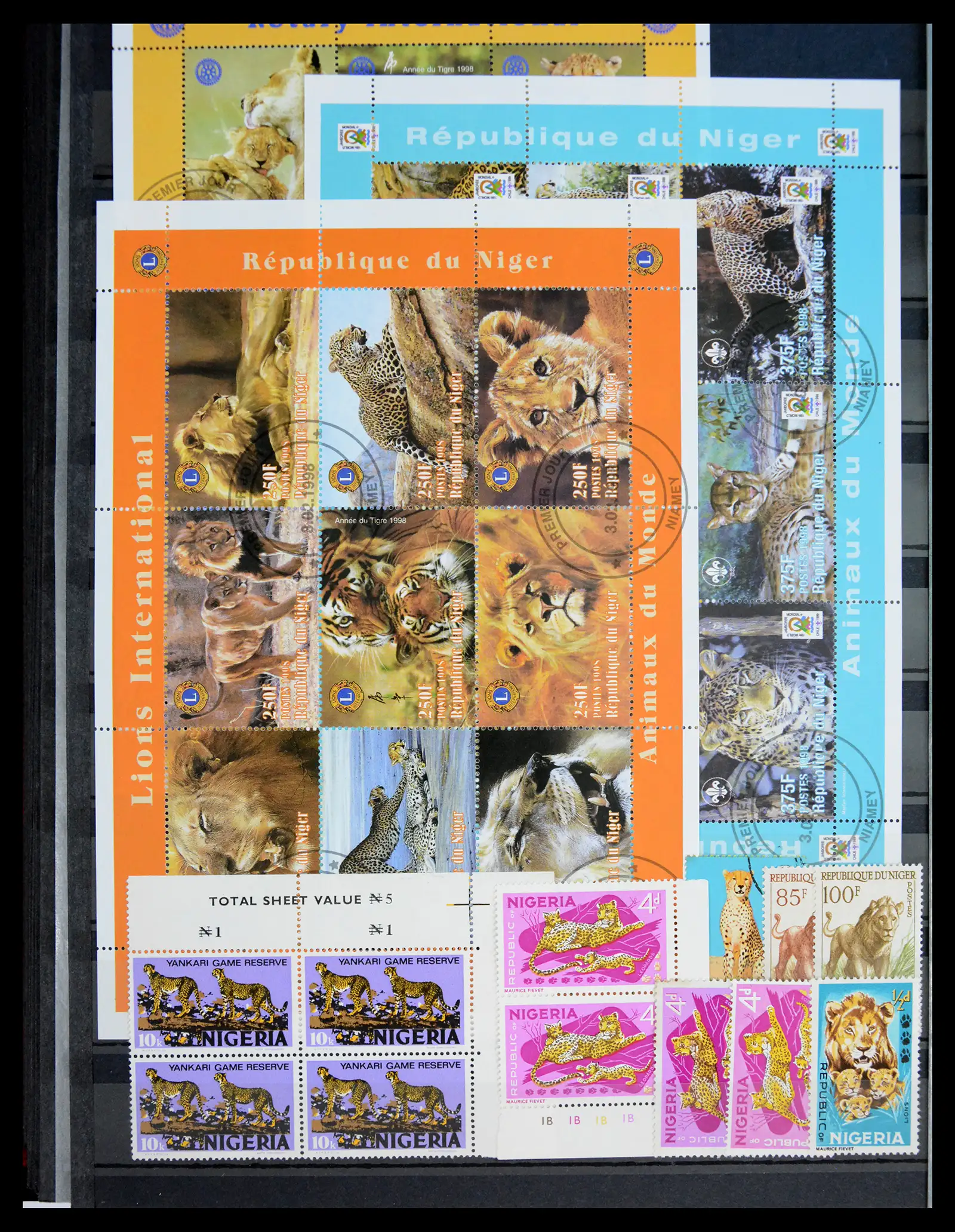 40971 0100 - Stamp collection 40971 Thematics lions/tigers 1870-2010.