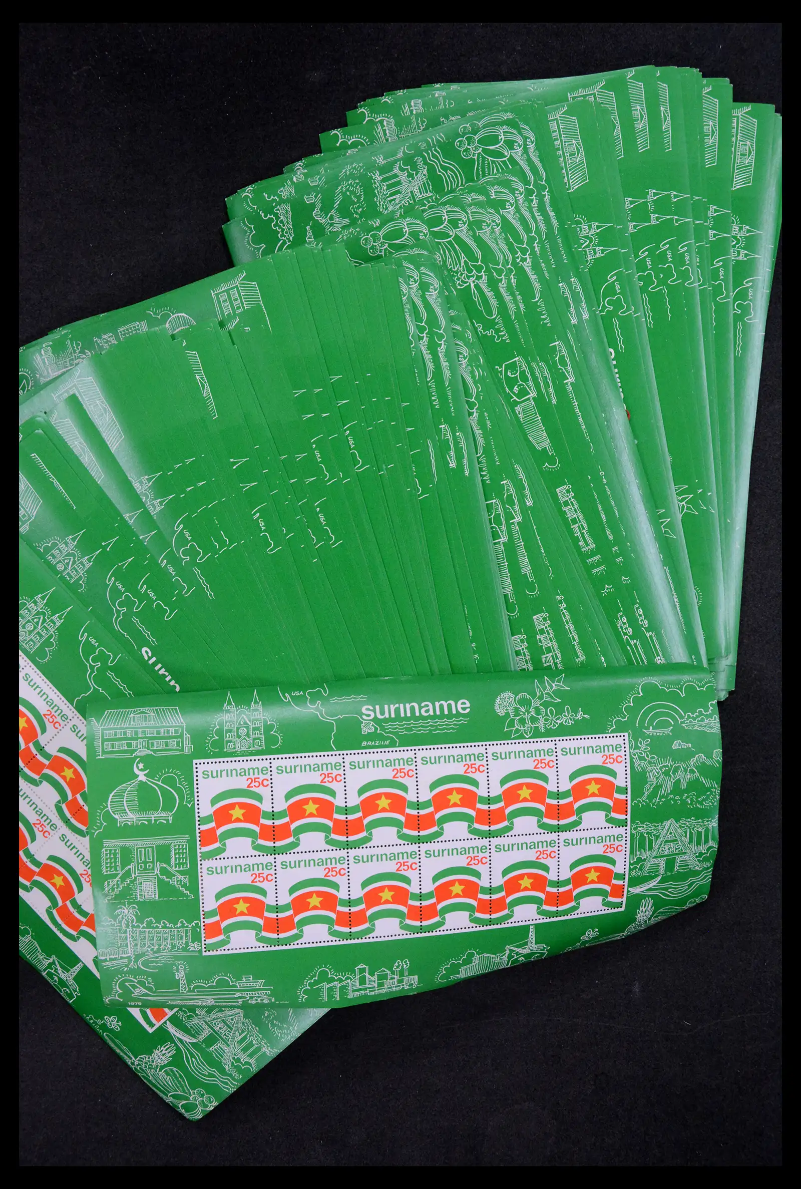 41301 0001 - Stamp collection 41301 Surinam sheetlets 1975-1976.