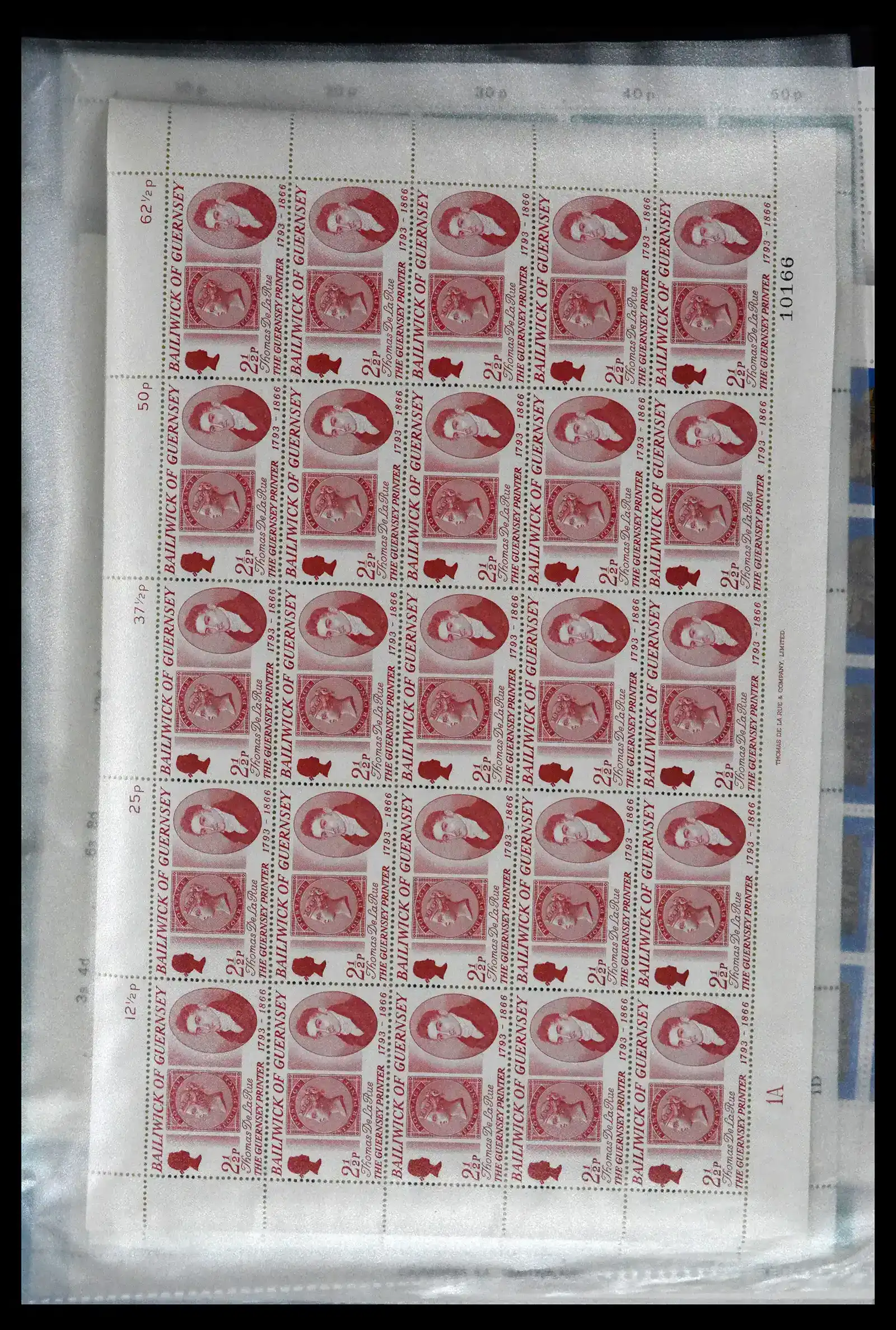 41669 0002 - Postzegelverzameling 41669 Guernsey complete vellen 1969-1975.