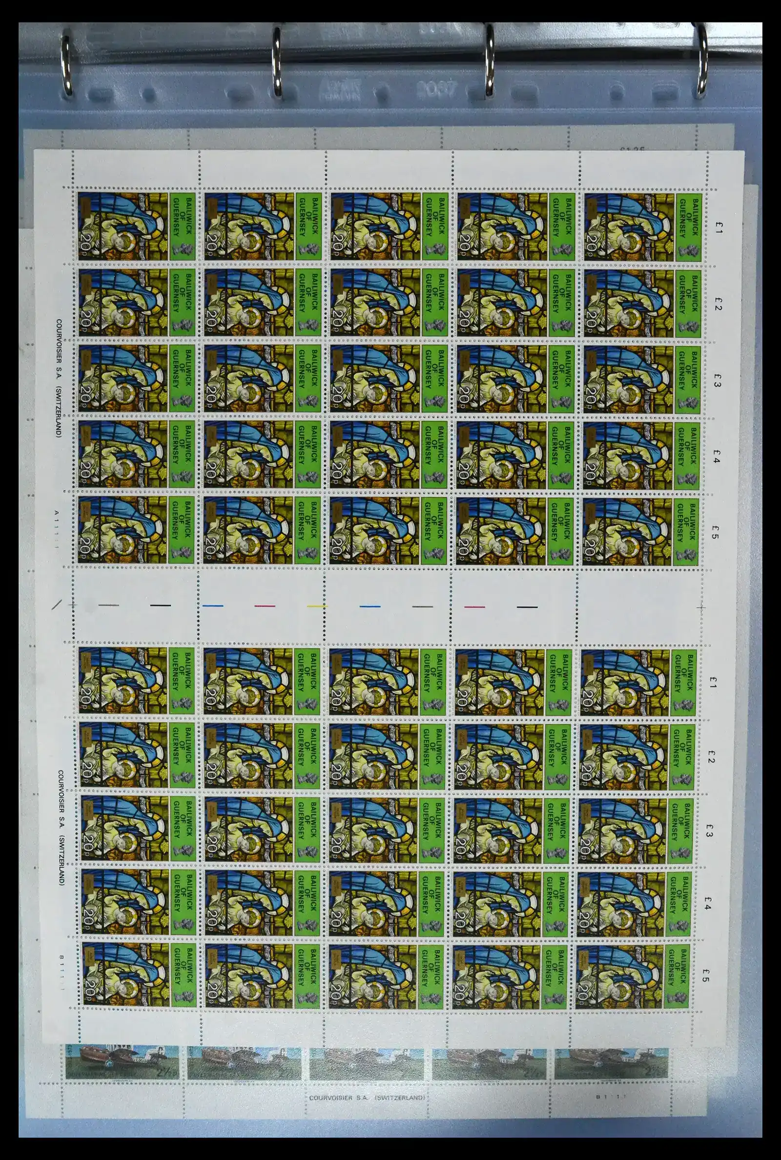 41669 0016 - Postzegelverzameling 41669 Guernsey complete vellen 1969-1975.