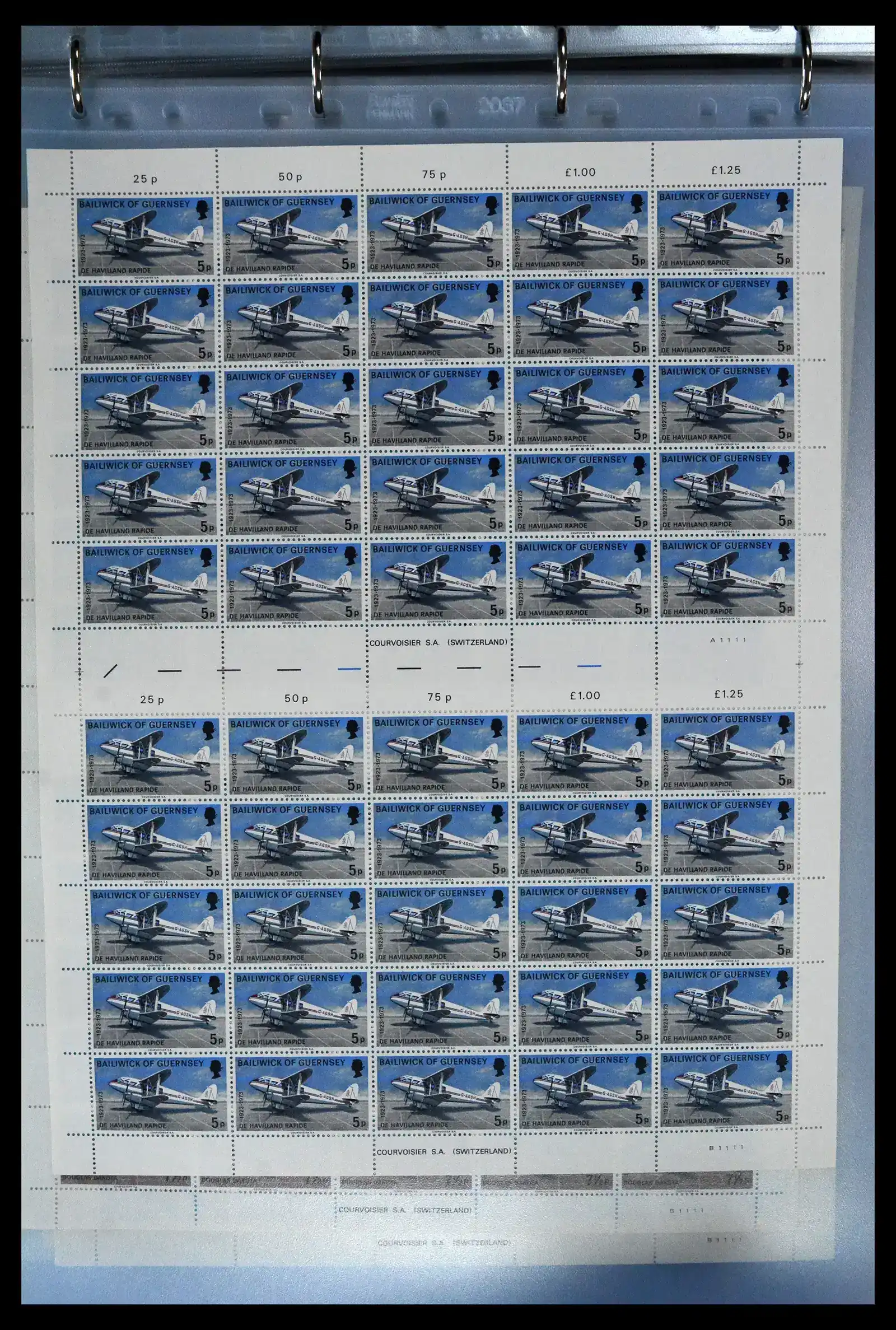 41669 0019 - Postzegelverzameling 41669 Guernsey complete vellen 1969-1975.