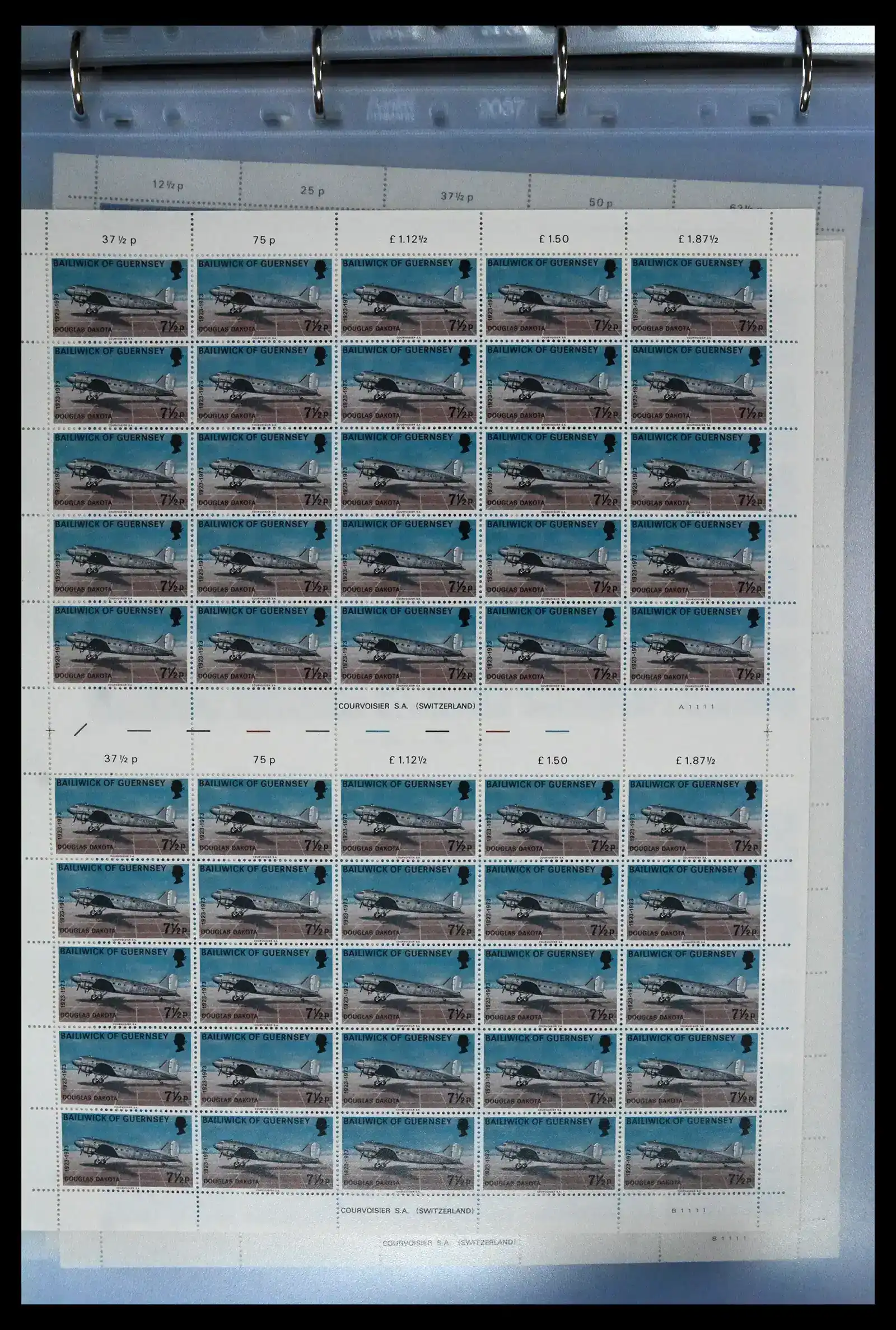 41669 0020 - Postzegelverzameling 41669 Guernsey complete vellen 1969-1975.