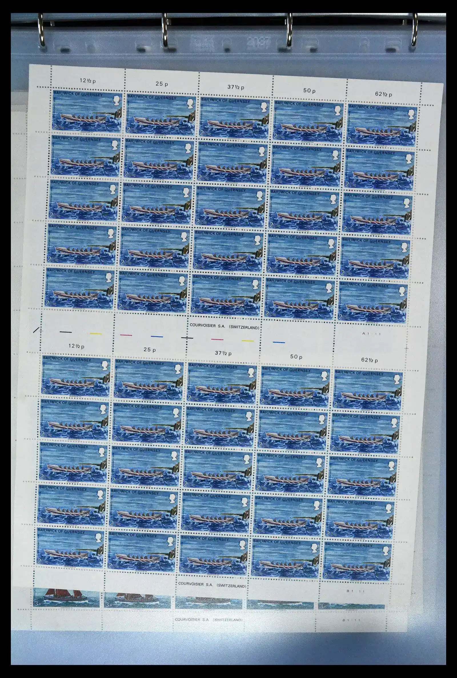 41669 0023 - Postzegelverzameling 41669 Guernsey complete vellen 1969-1975.