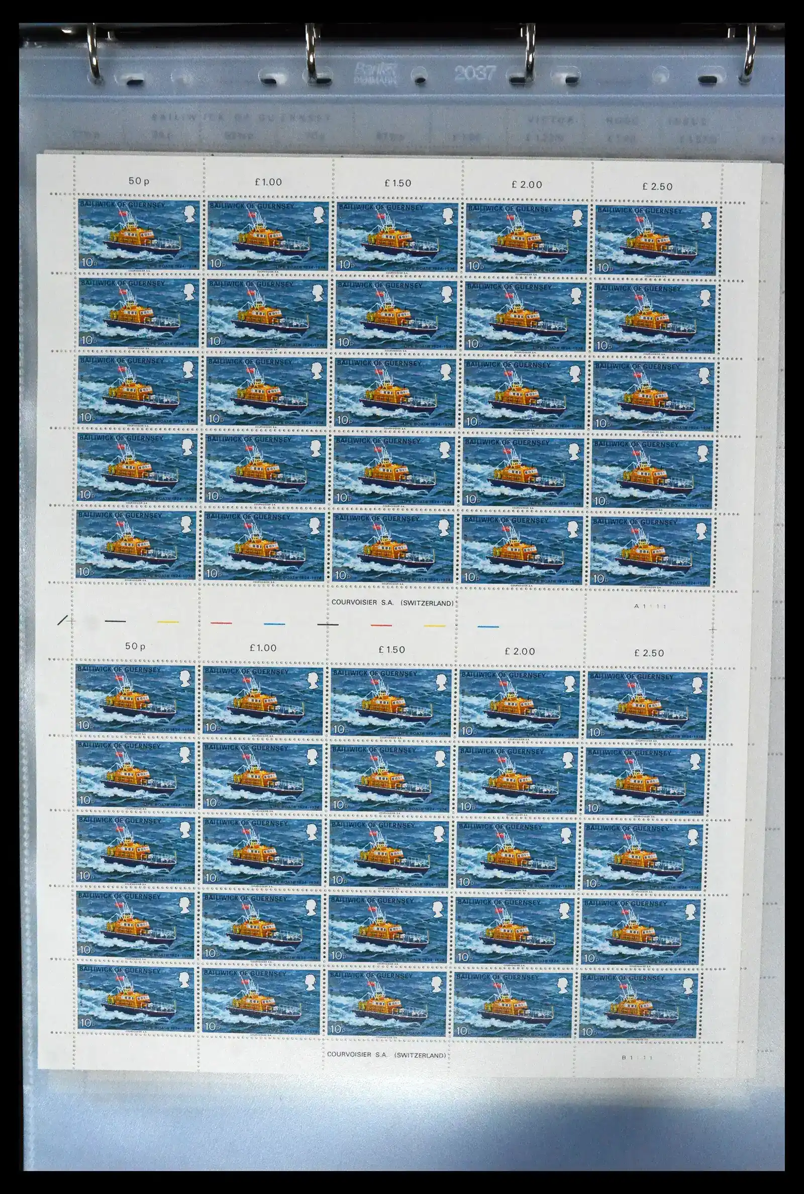 41669 0026 - Postzegelverzameling 41669 Guernsey complete vellen 1969-1975.