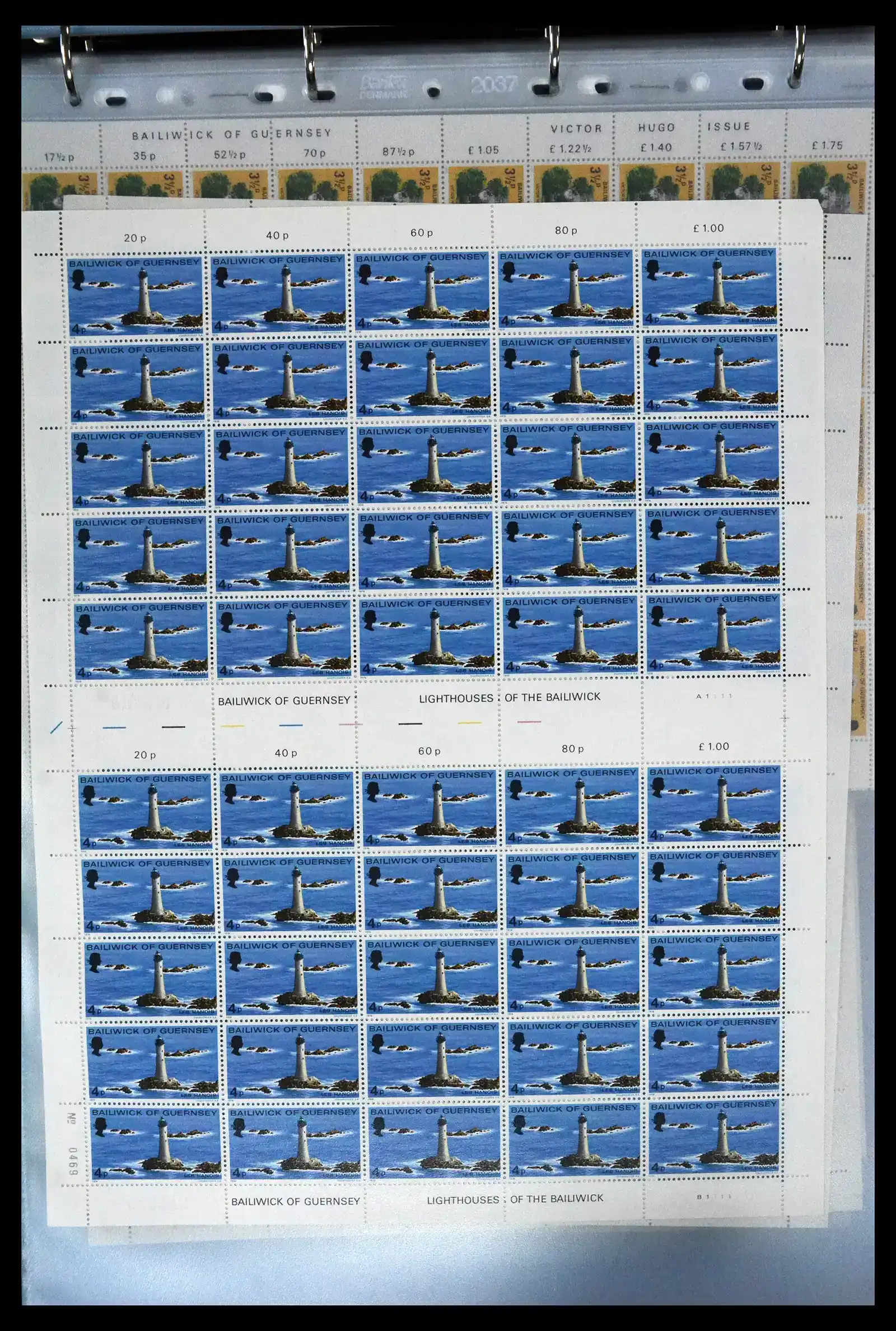 41669 0031 - Postzegelverzameling 41669 Guernsey complete vellen 1969-1975.