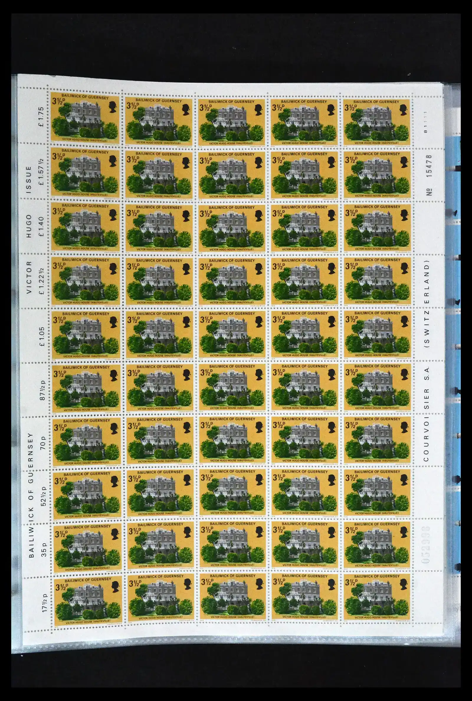 41669 0033 - Postzegelverzameling 41669 Guernsey complete vellen 1969-1975.