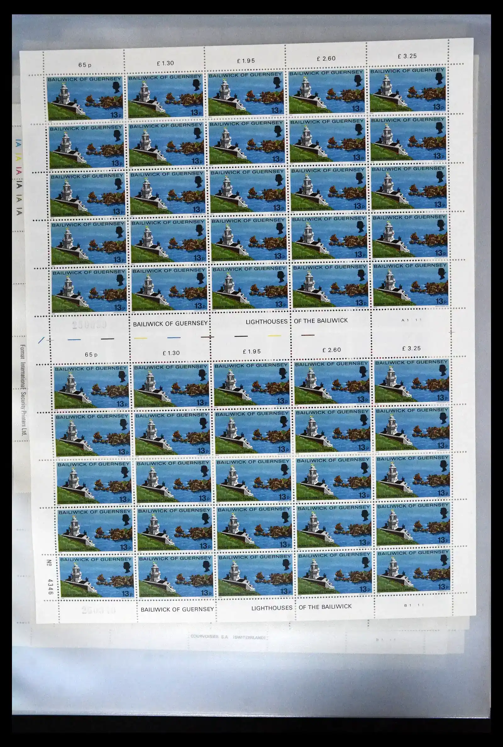 41669 0046 - Postzegelverzameling 41669 Guernsey complete vellen 1969-1975.