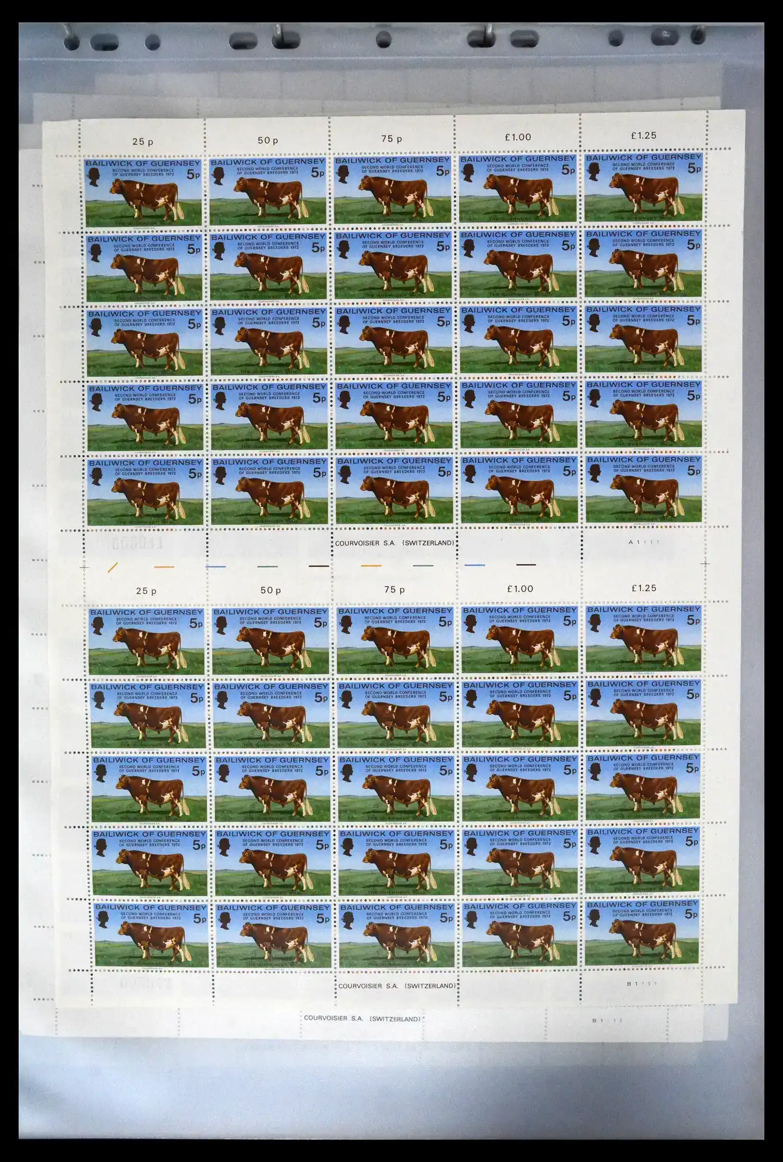 41669 0048 - Postzegelverzameling 41669 Guernsey complete vellen 1969-1975.