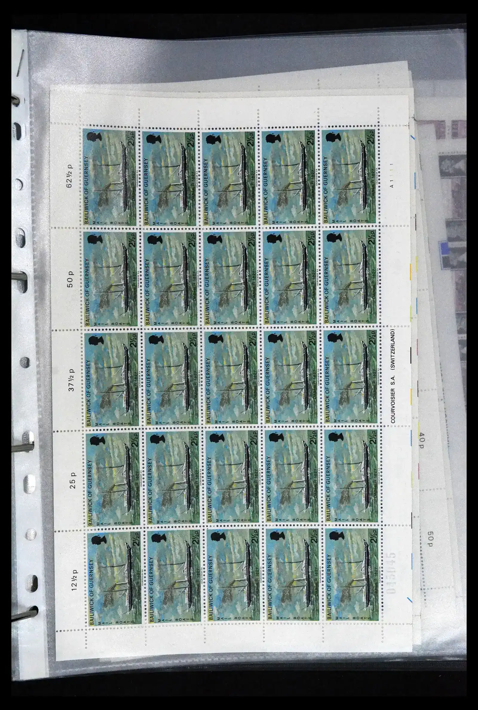 41669 0075 - Postzegelverzameling 41669 Guernsey complete vellen 1969-1975.