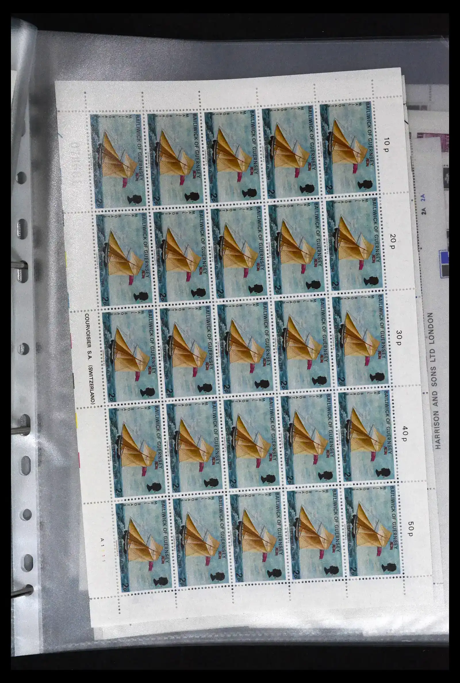 41669 0077 - Postzegelverzameling 41669 Guernsey complete vellen 1969-1975.