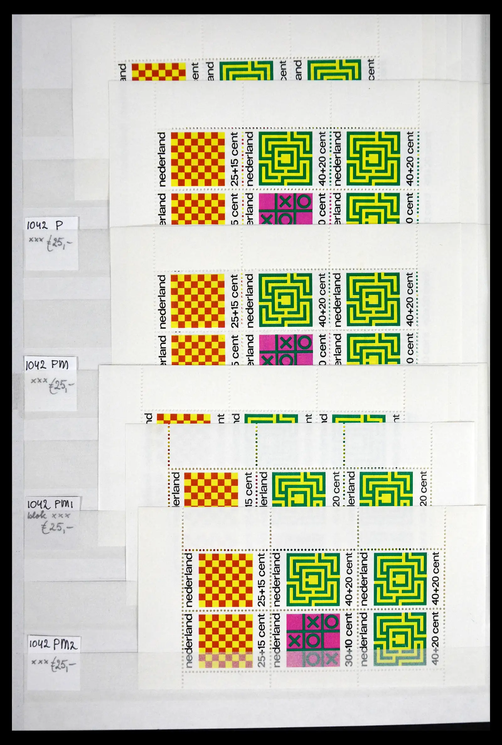 41686 0061 - Stamp collection 41686 Netherlands platefaults on child sheetlets 1965-2004.