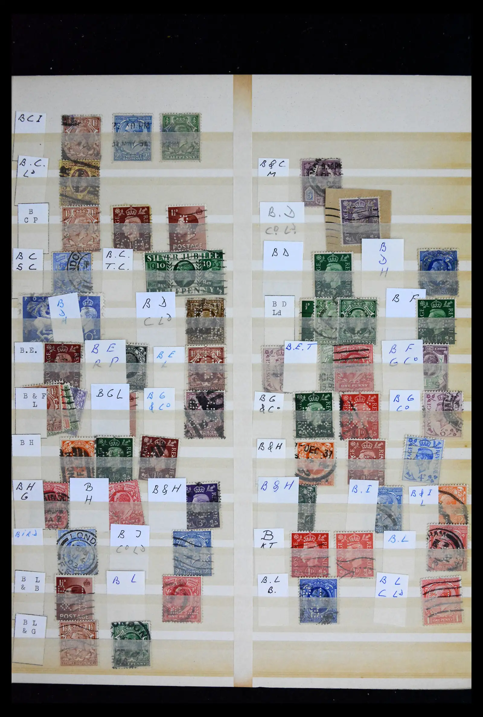 41721 0006 - Stamp collection 41721 Great Britain perfins 1900-1970.