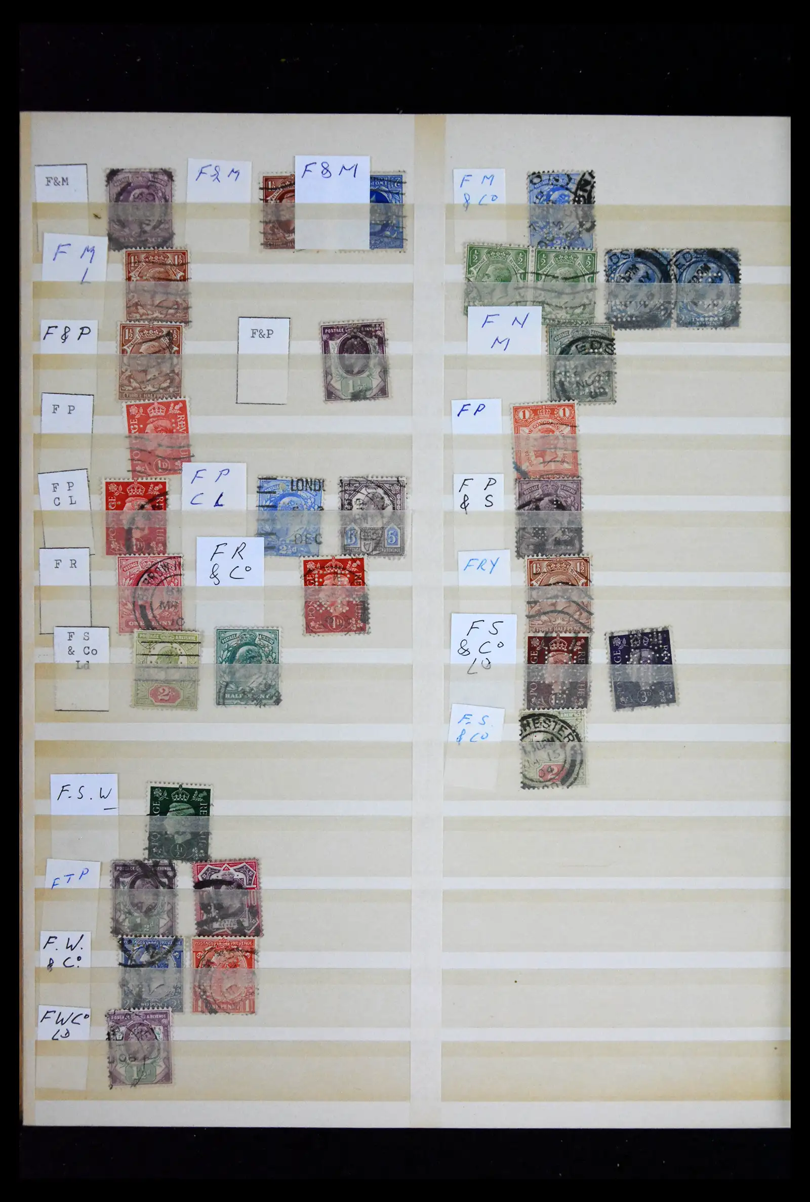 41721 0019 - Stamp collection 41721 Great Britain perfins 1900-1970.