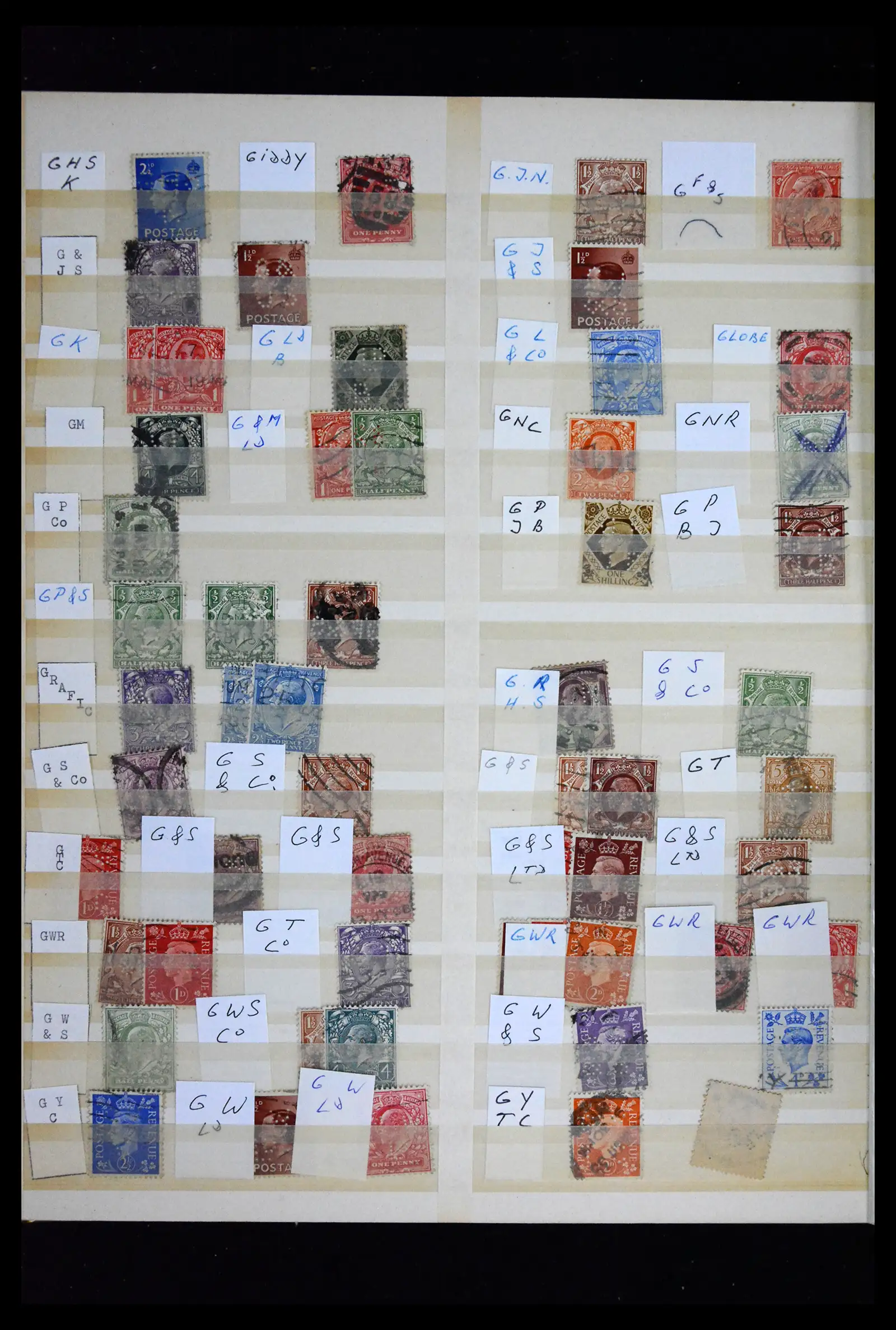 41721 0021 - Stamp collection 41721 Great Britain perfins 1900-1970.