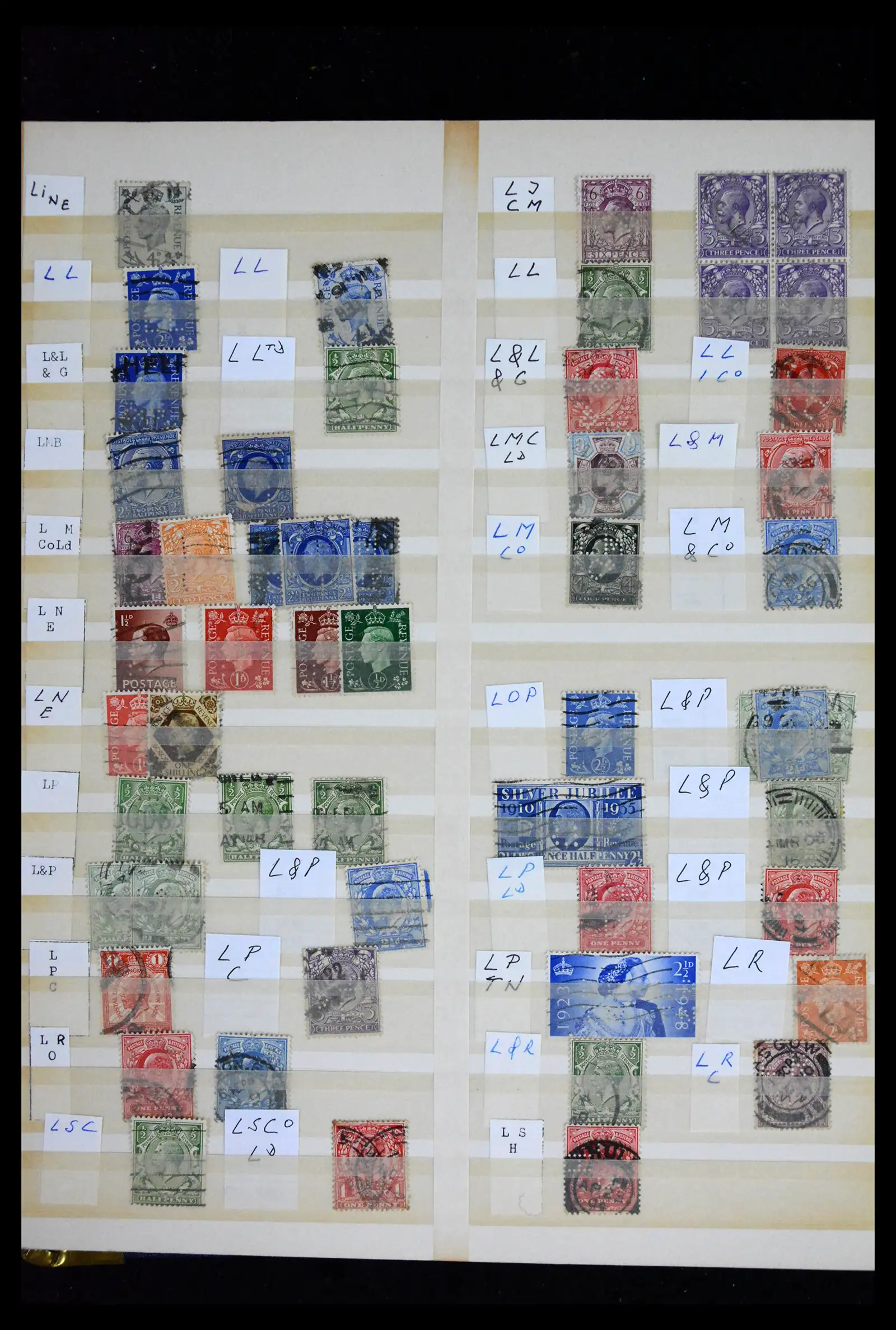 41721 0033 - Stamp collection 41721 Great Britain perfins 1900-1970.