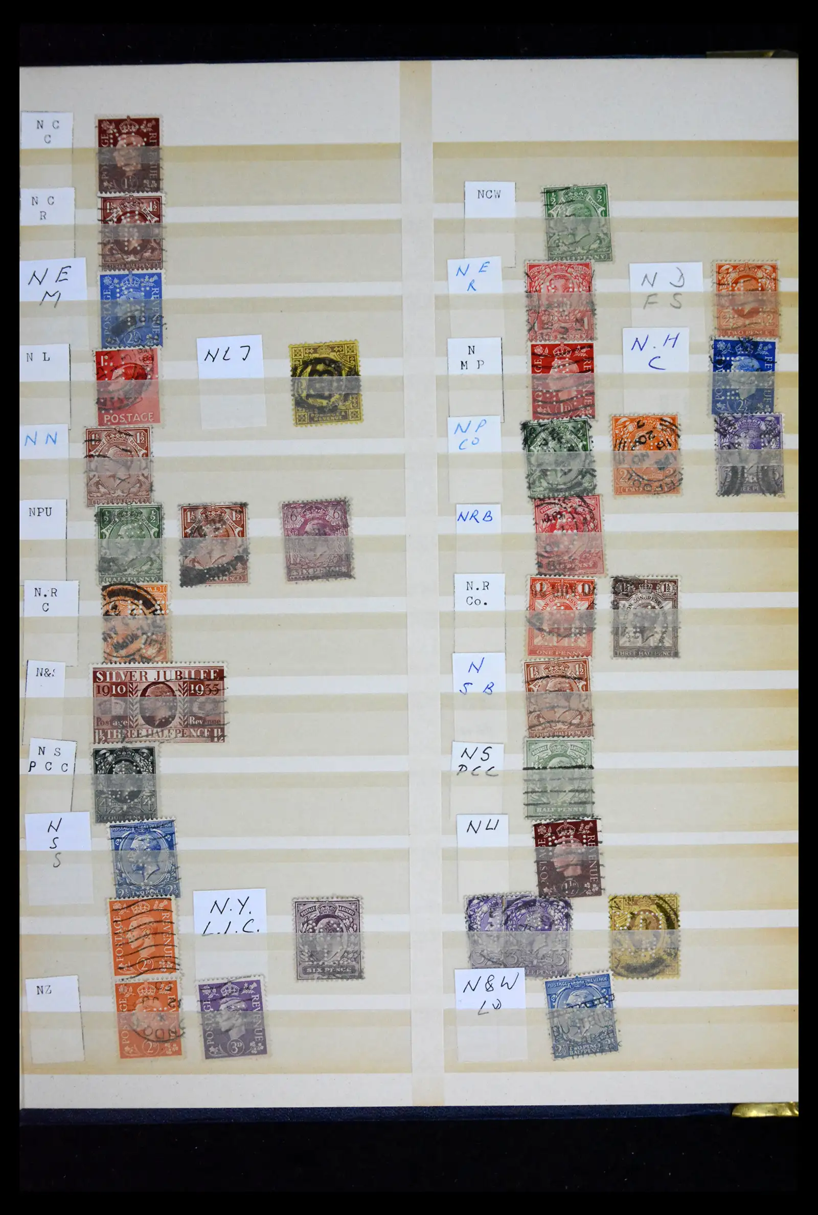 41721 0038 - Stamp collection 41721 Great Britain perfins 1900-1970.