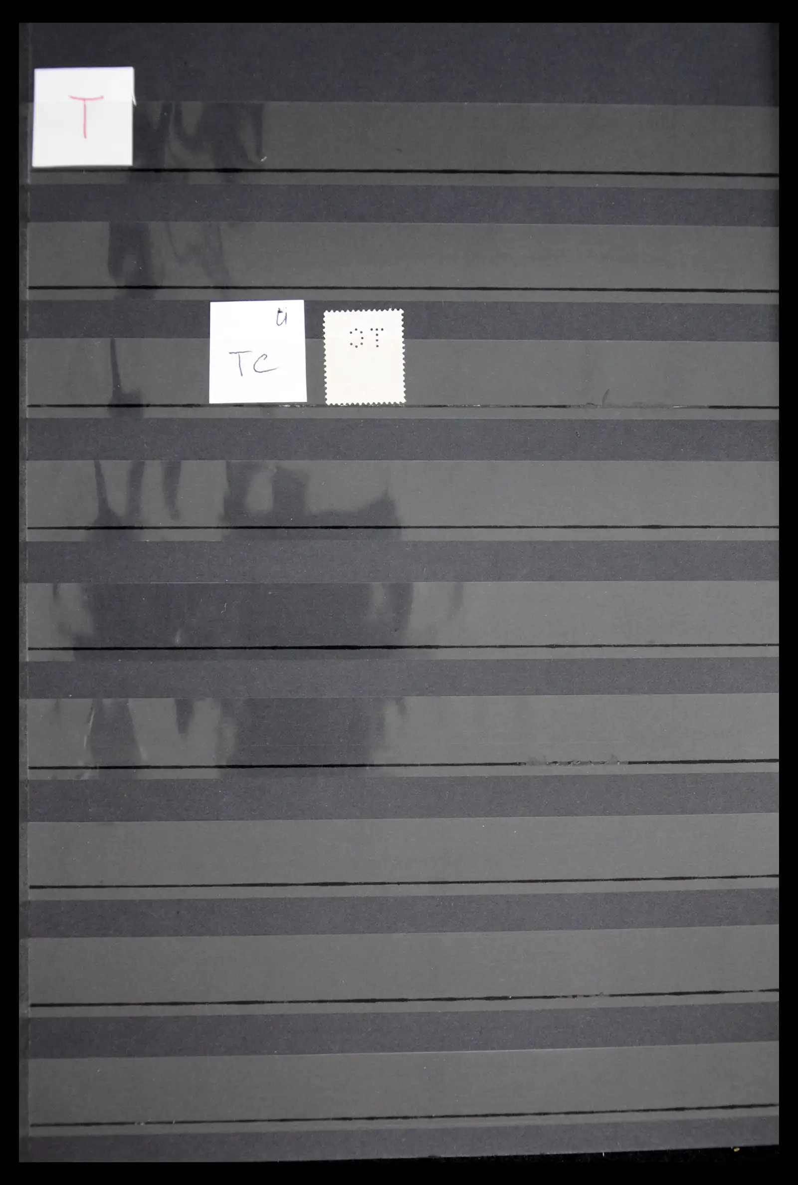 41721 0057 - Stamp collection 41721 Great Britain perfins 1900-1970.