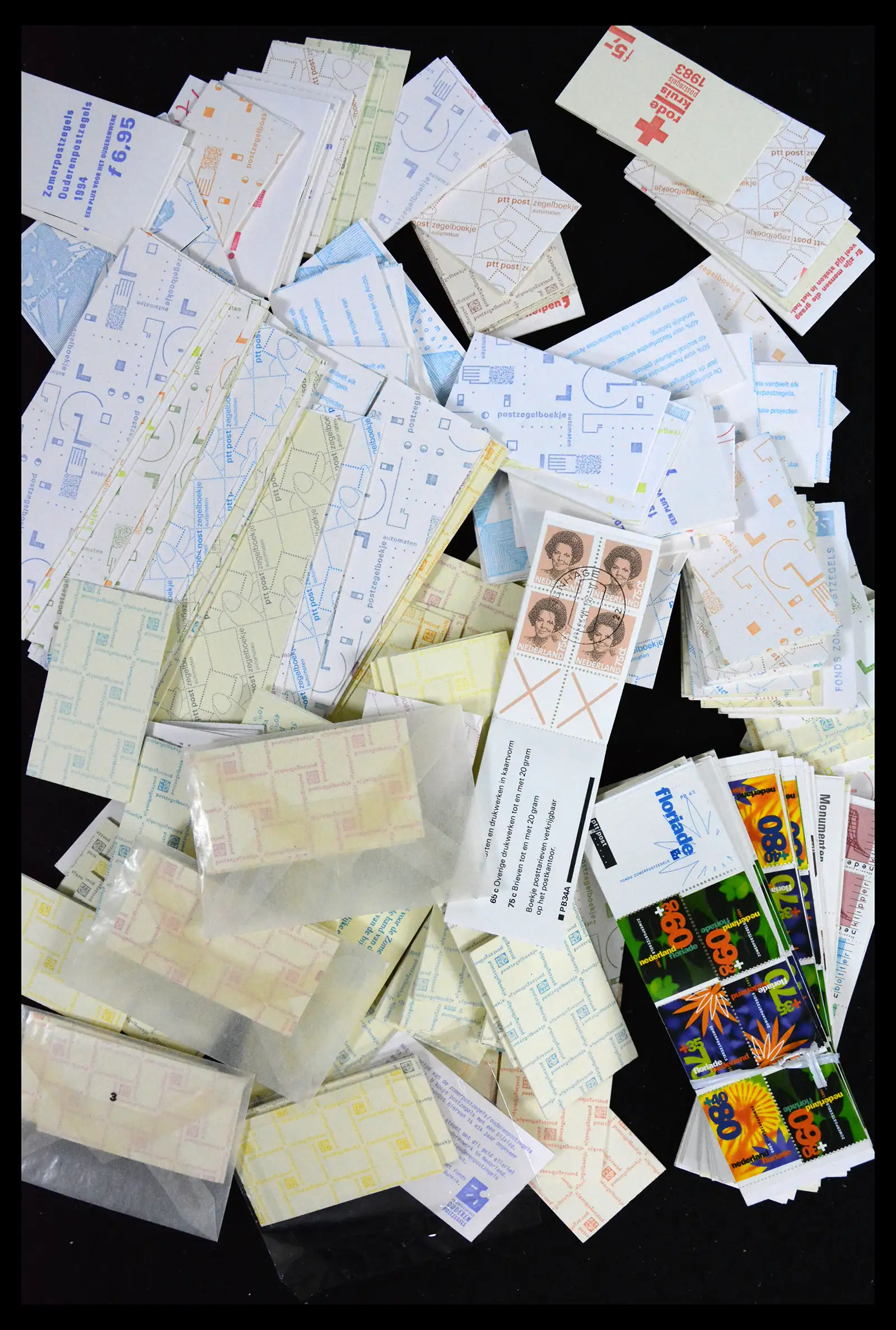41728 0004 - Postzegelverzameling 41728 Nederland postzegelboekjes 1964-2000.