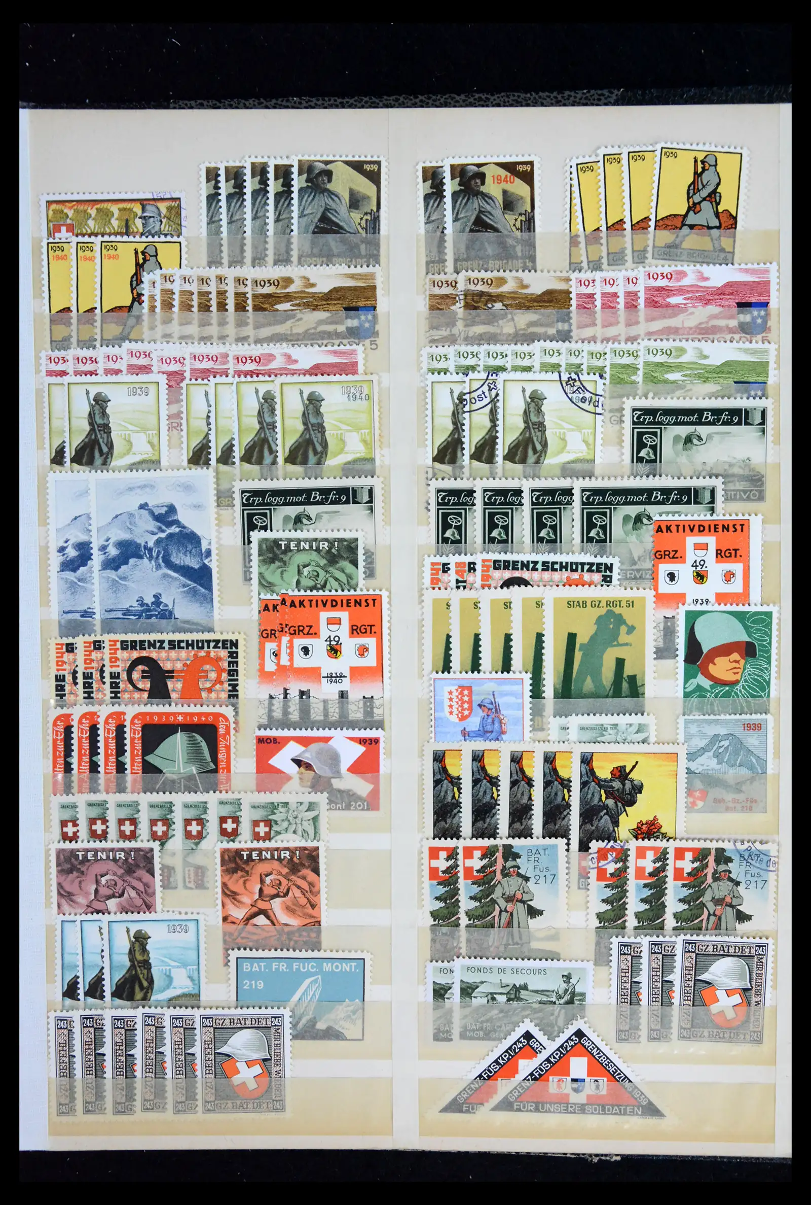42012 0035 - Postzegelverzameling 42012 Zwitserland soldatenzegels 1914-1945.