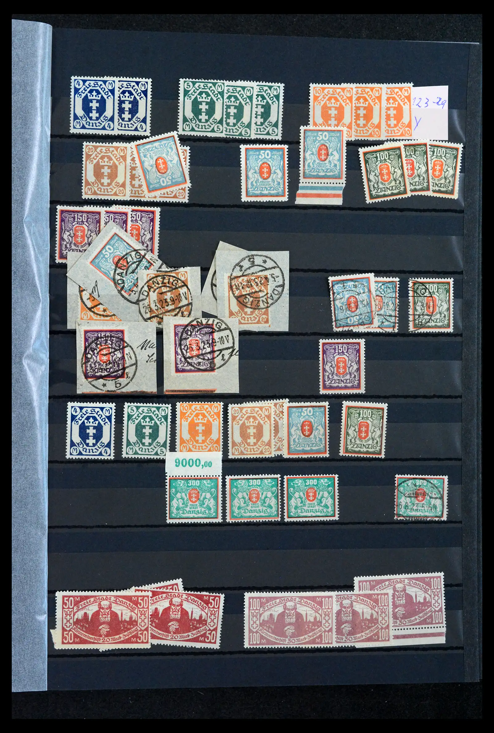 42037 0012 - Postzegelverzameling 42037 Danzig/Memel gespecialiseerd 1920-1939.