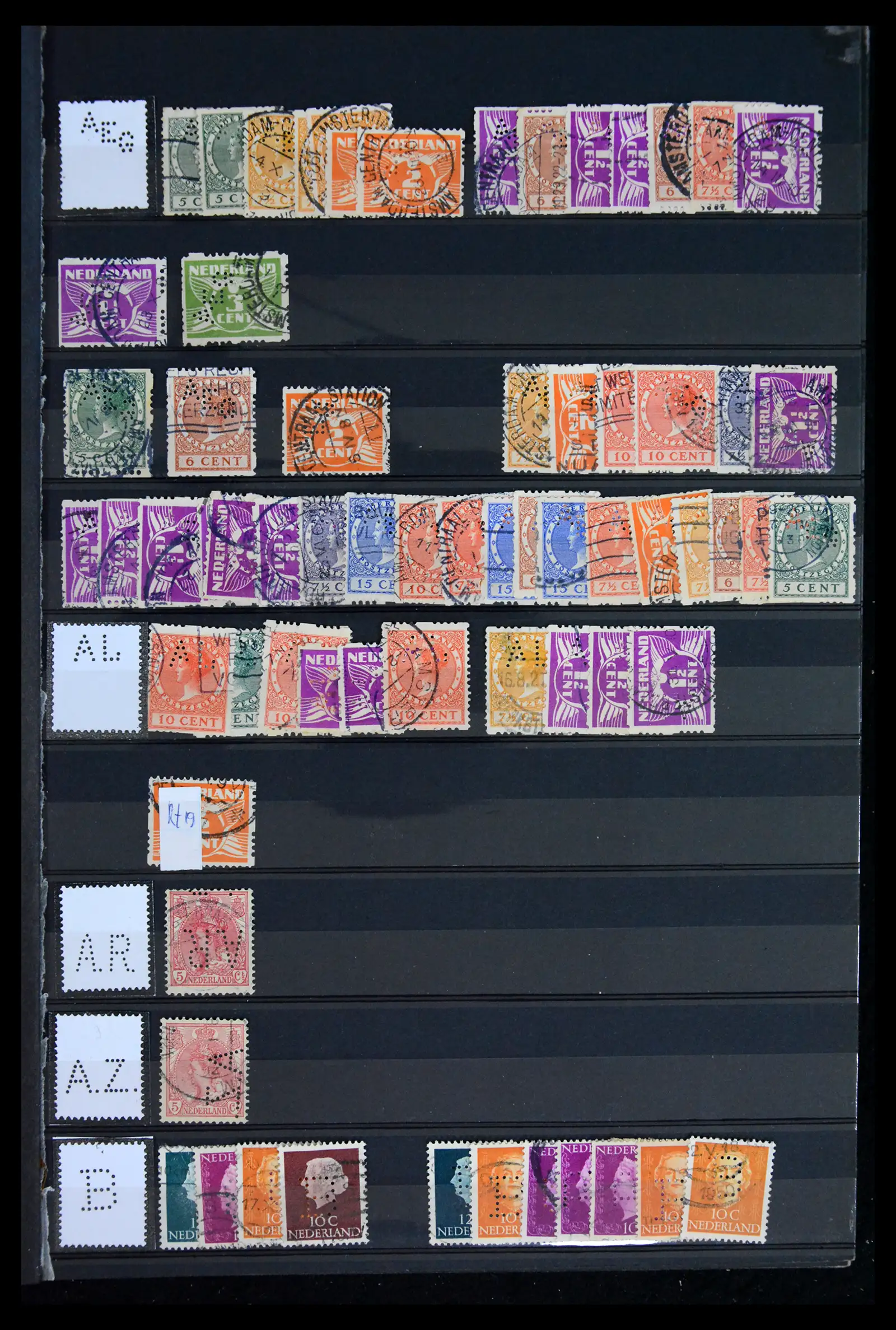 42202 0001 - Postzegelverzameling 42202 Nederland perfins 1891-1960.