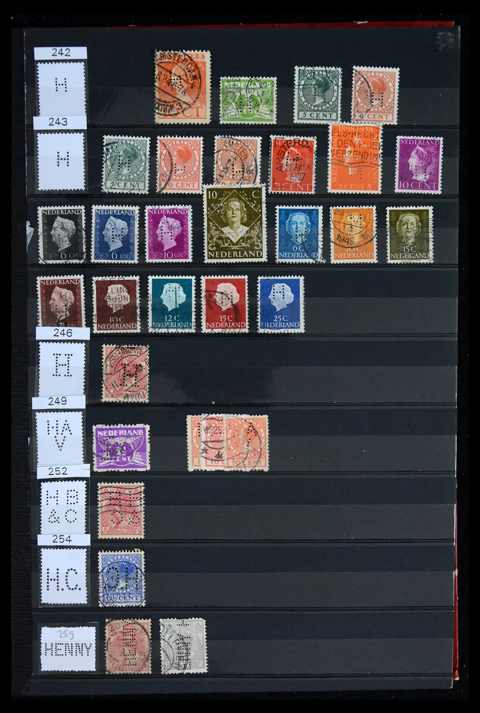 42202 0007 - Postzegelverzameling 42202 Nederland perfins 1891-1960.