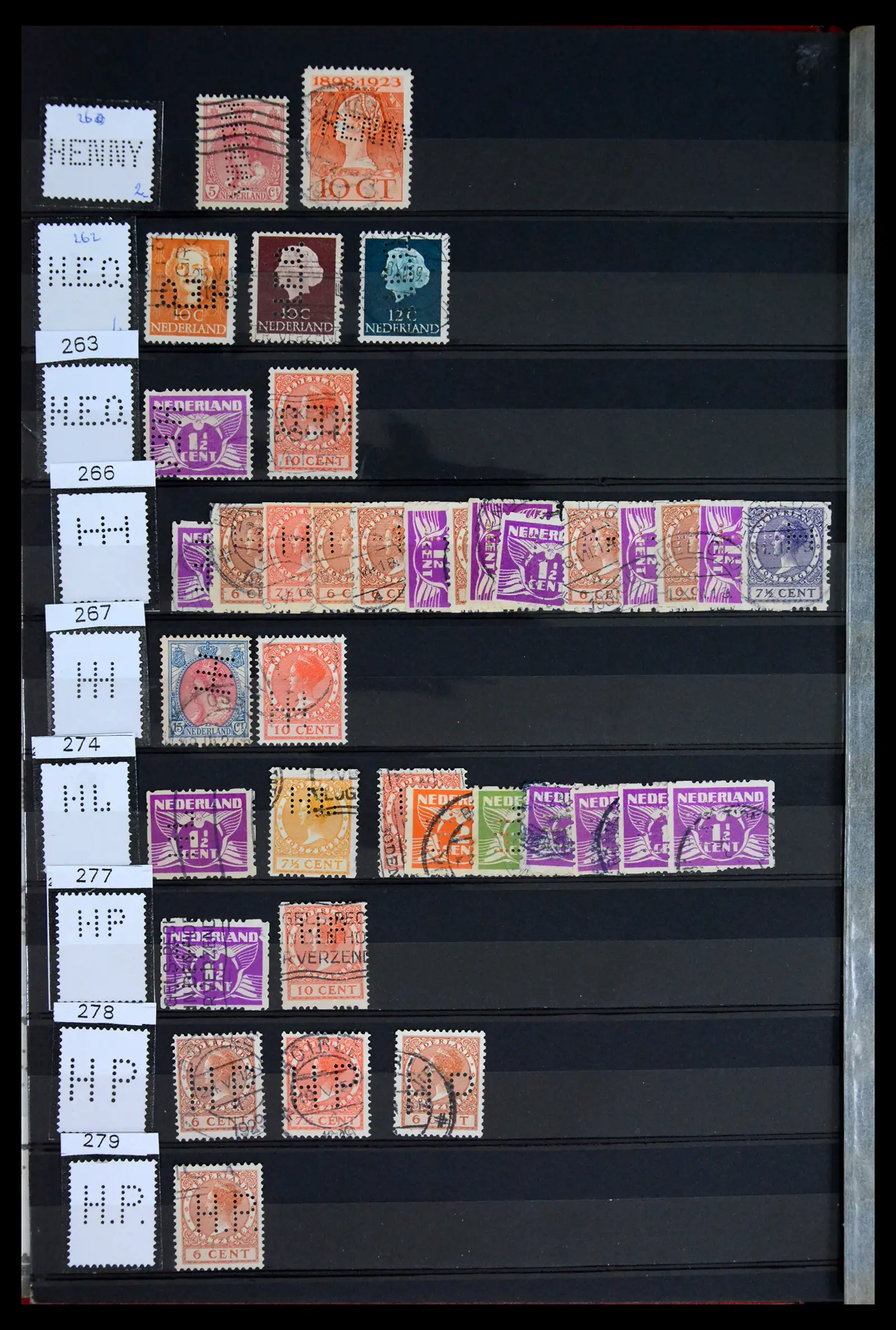 42202 0008 - Postzegelverzameling 42202 Nederland perfins 1891-1960.