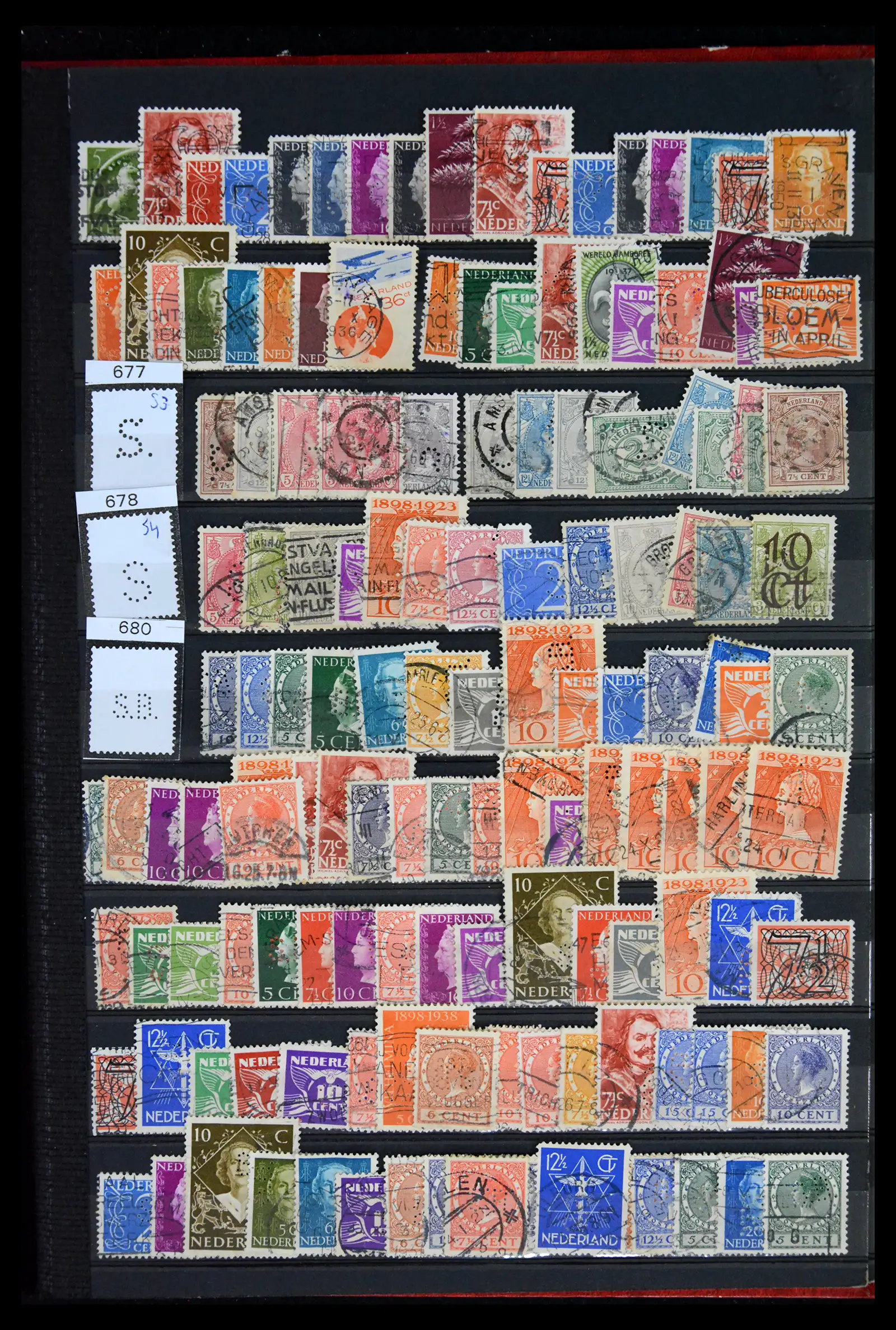 42202 0023 - Postzegelverzameling 42202 Nederland perfins 1891-1960.
