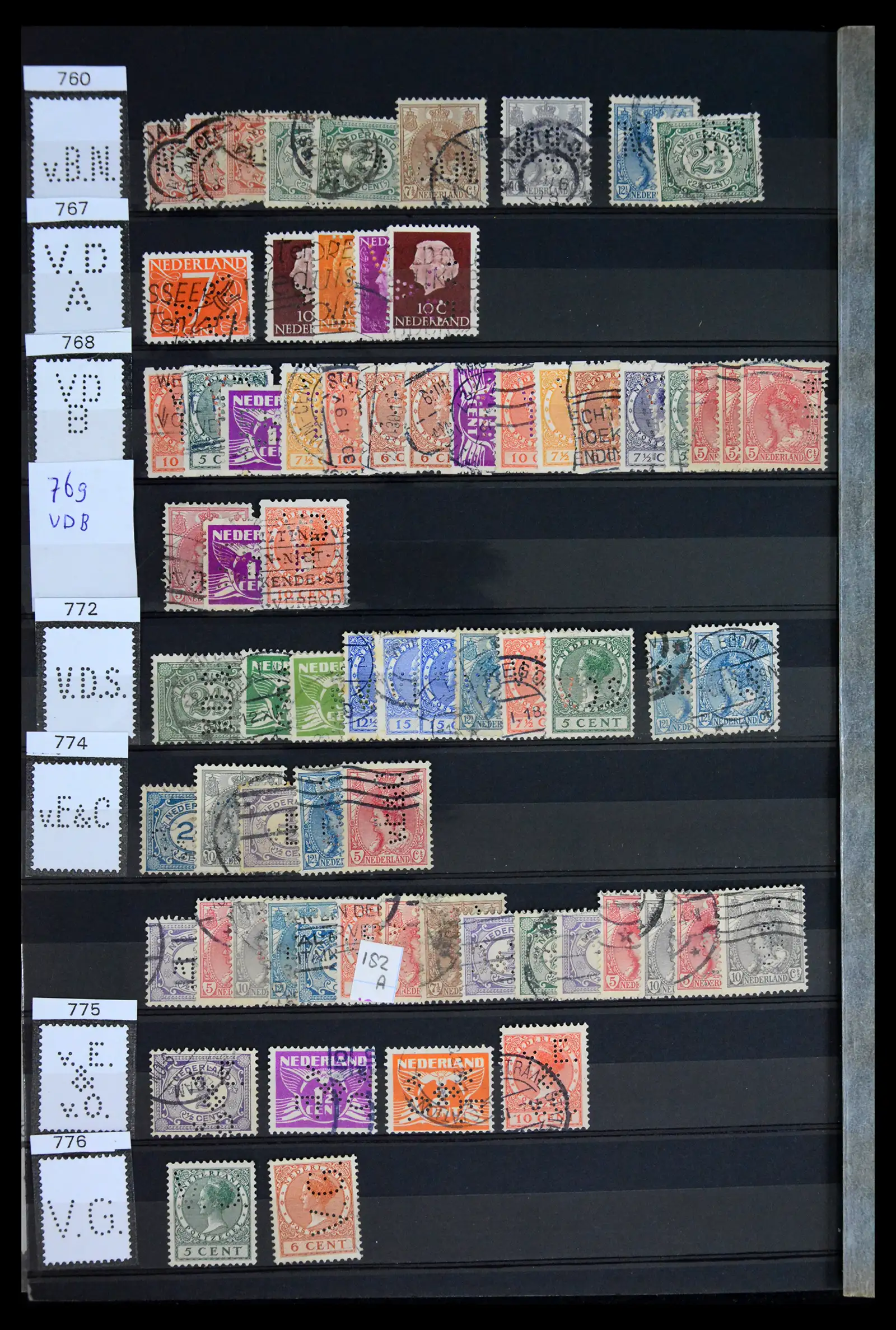 42202 0028 - Postzegelverzameling 42202 Nederland perfins 1891-1960.