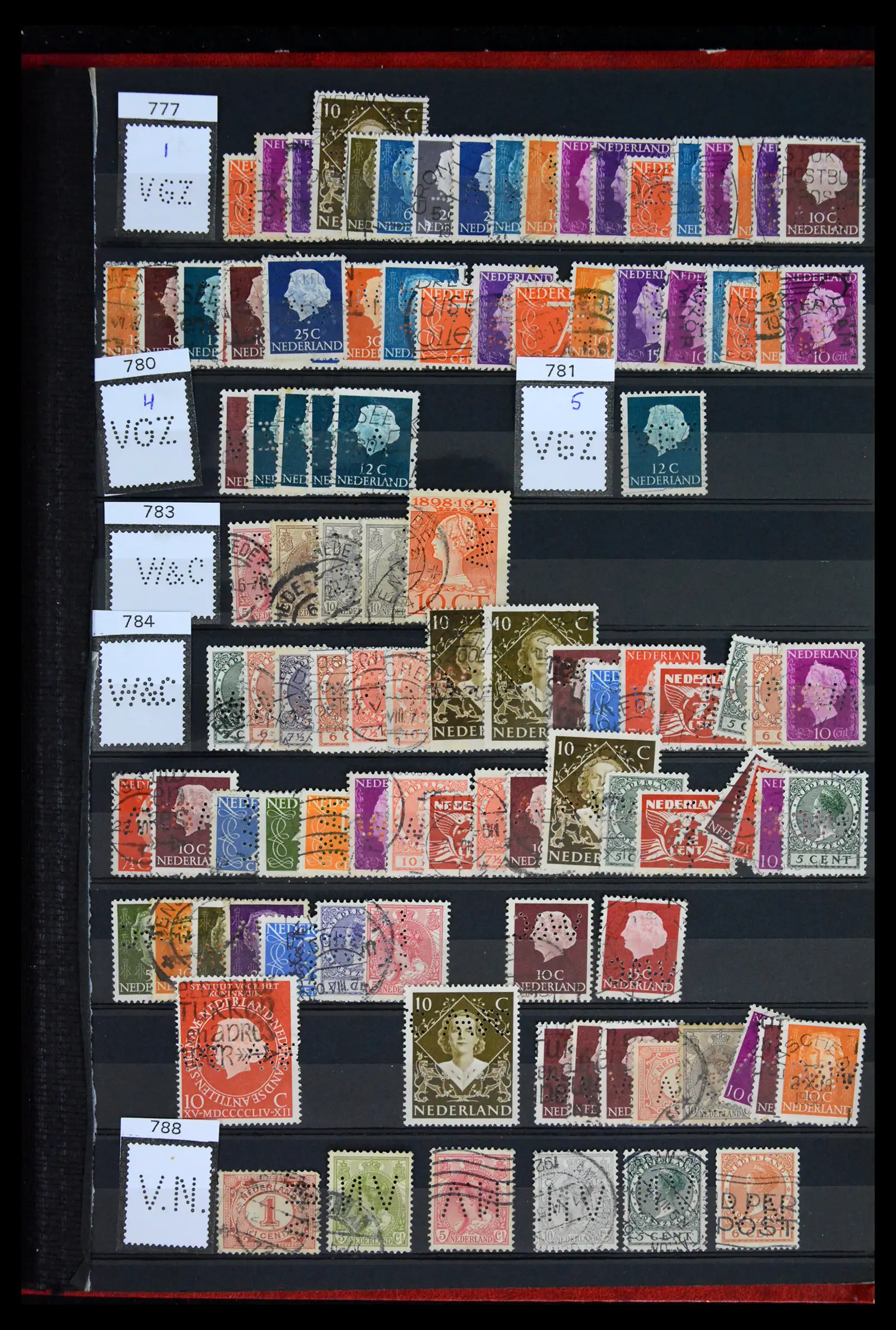 42202 0029 - Postzegelverzameling 42202 Nederland perfins 1891-1960.