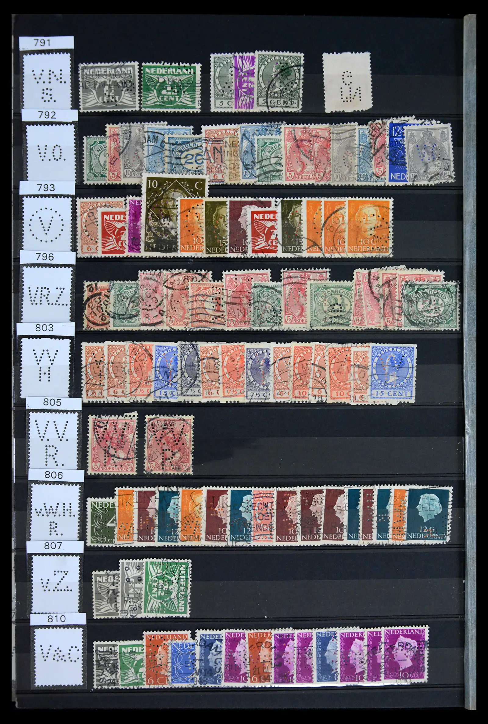 42202 0030 - Postzegelverzameling 42202 Nederland perfins 1891-1960.