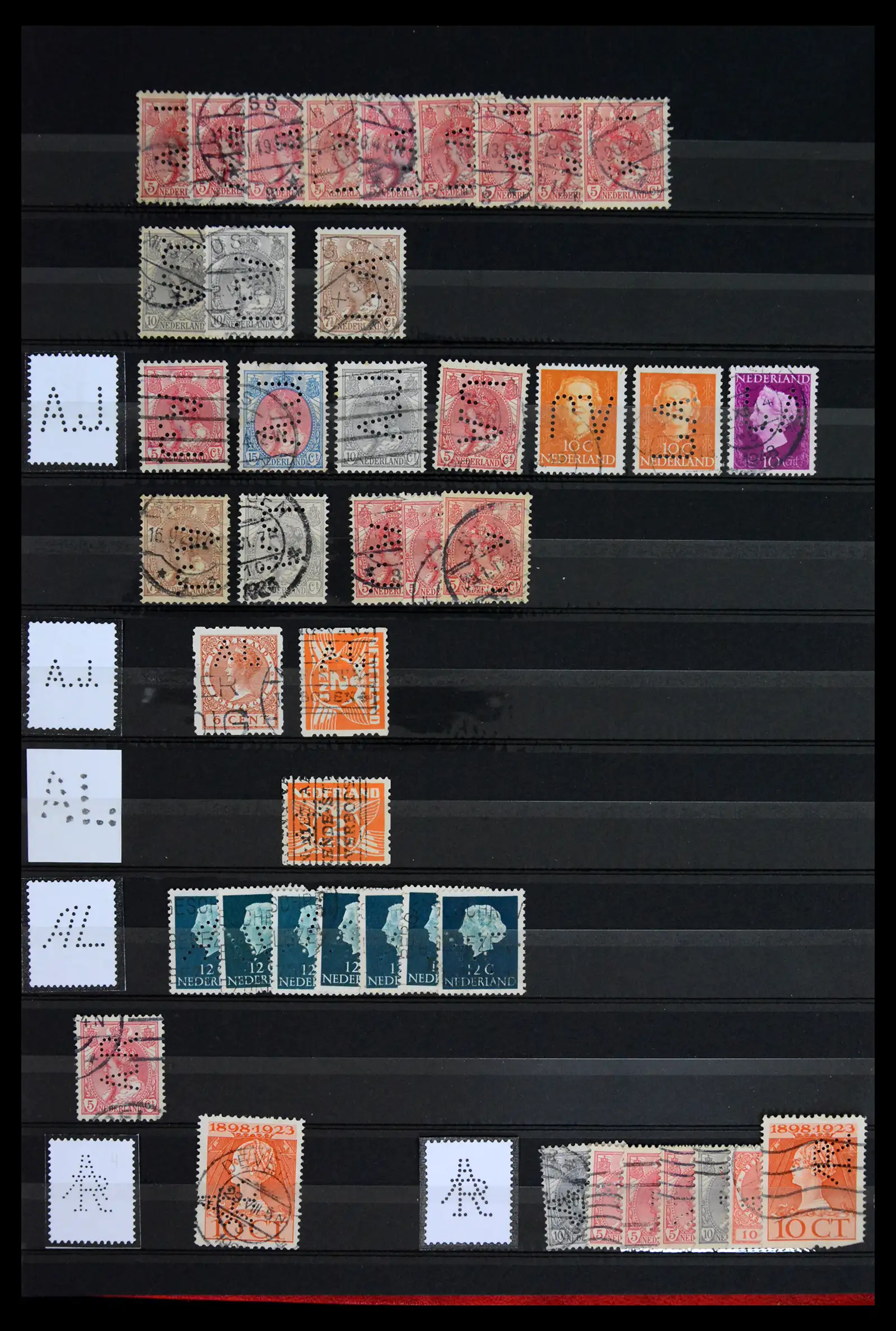 42202 0034 - Postzegelverzameling 42202 Nederland perfins 1891-1960.